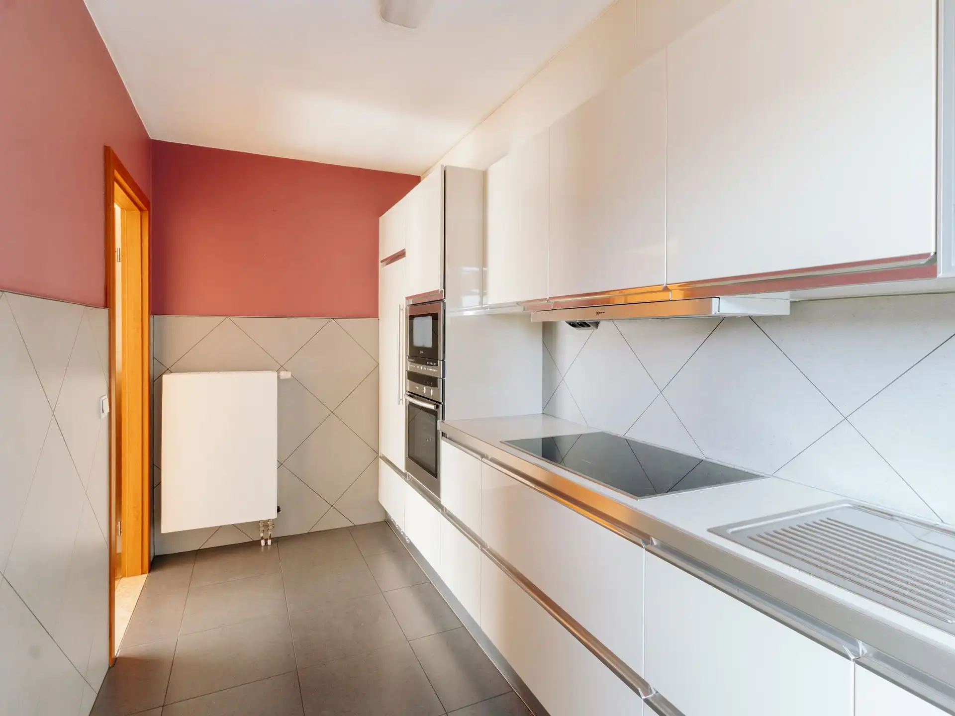 Twee slaapkamer appartement met inpandse autostaanplaats foto 6