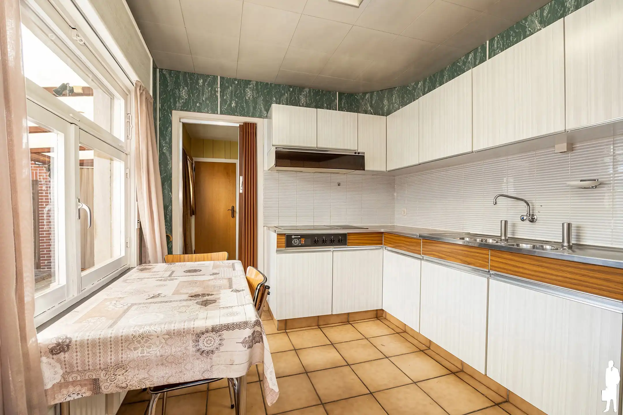 Gezinswoning met veranda, garage en tuin op topligging  foto 5