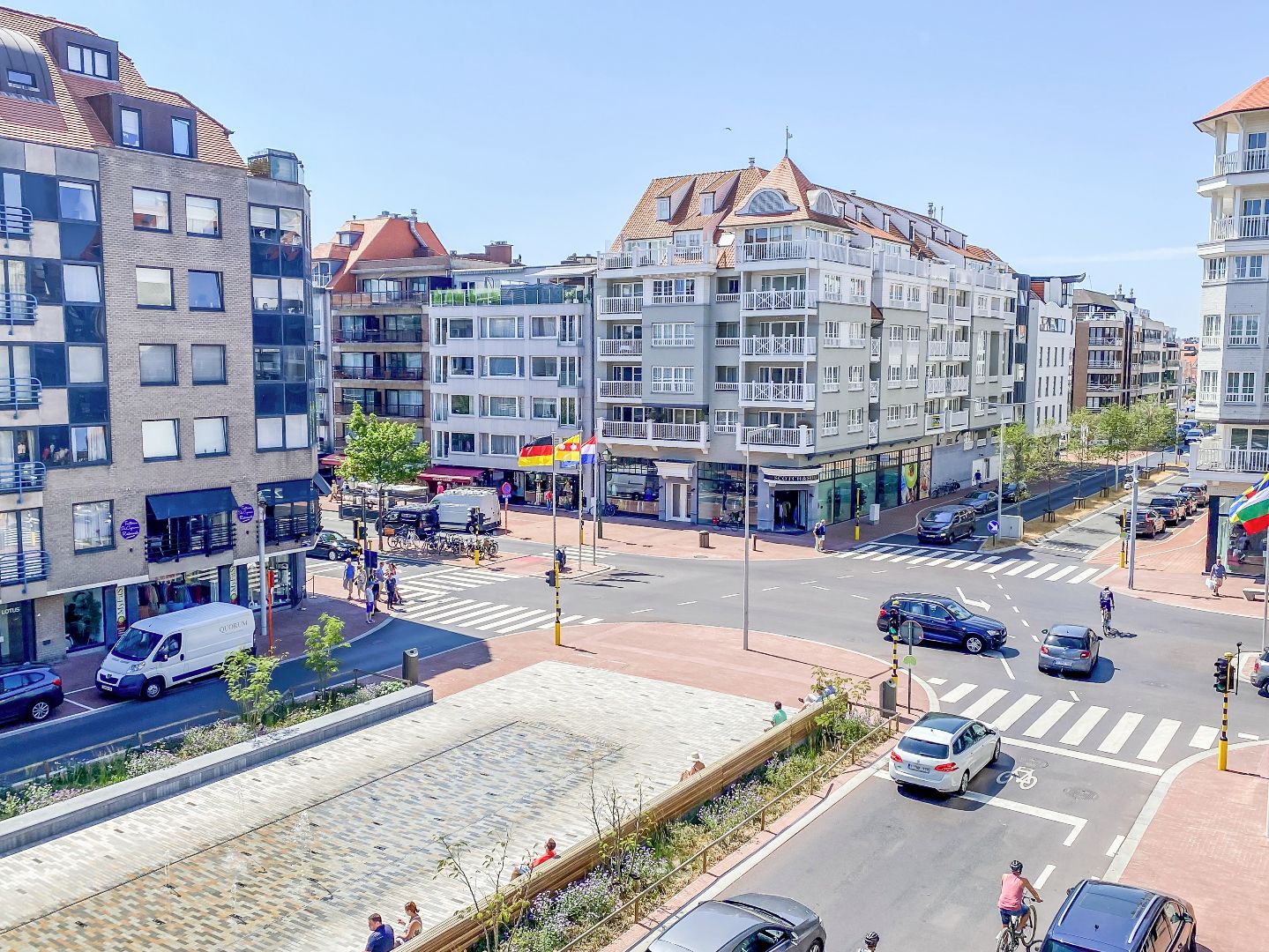 Nieuw appartement gelegen aan de zuidkant van het vernieuwde Burg. Fr. Desmidtplein. Gevelbreedte van ca. 8 meter. foto 6