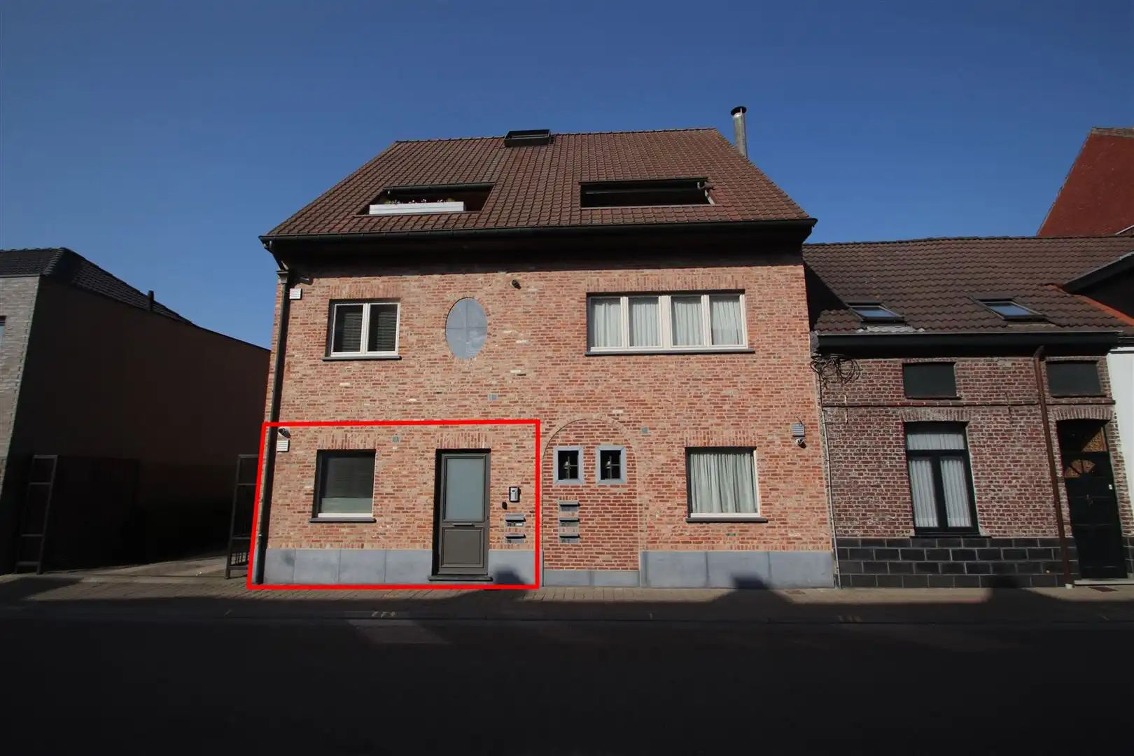 Studio met ruim terras gelegen op 250 meter van het Station foto {{pictureIndex}}