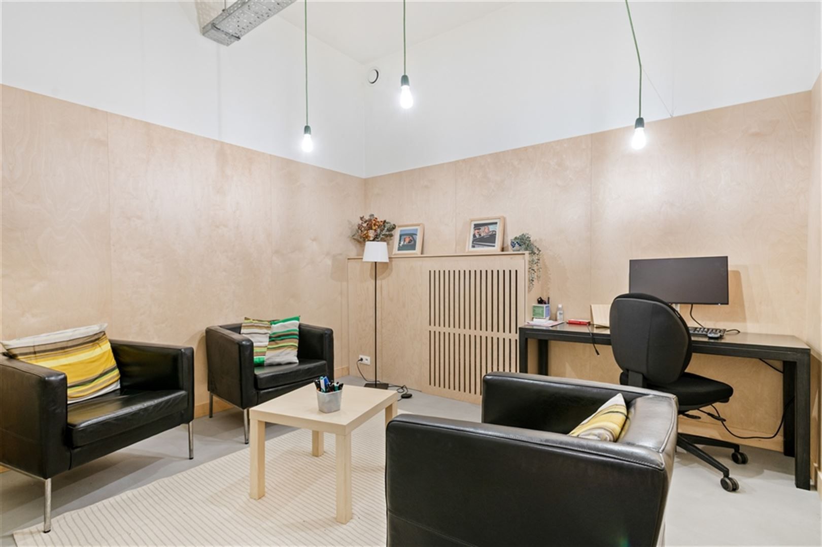 Gelijkvloers hoekkantoor te koop op topliggingop 't Zuid foto 6