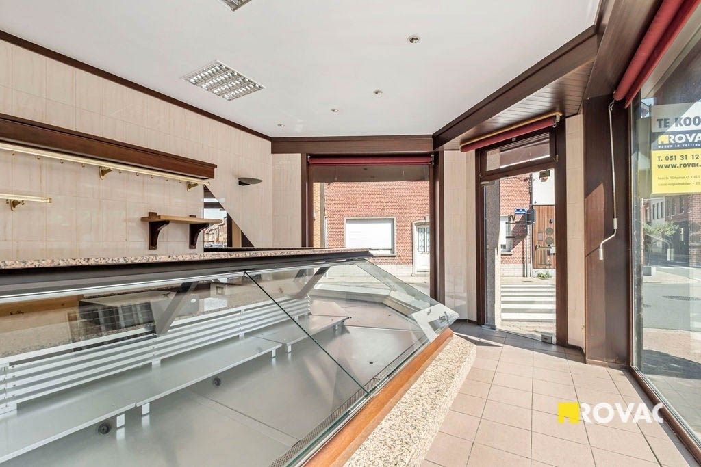 Zeer ruime woning met handelsmogelijkheden foto 4