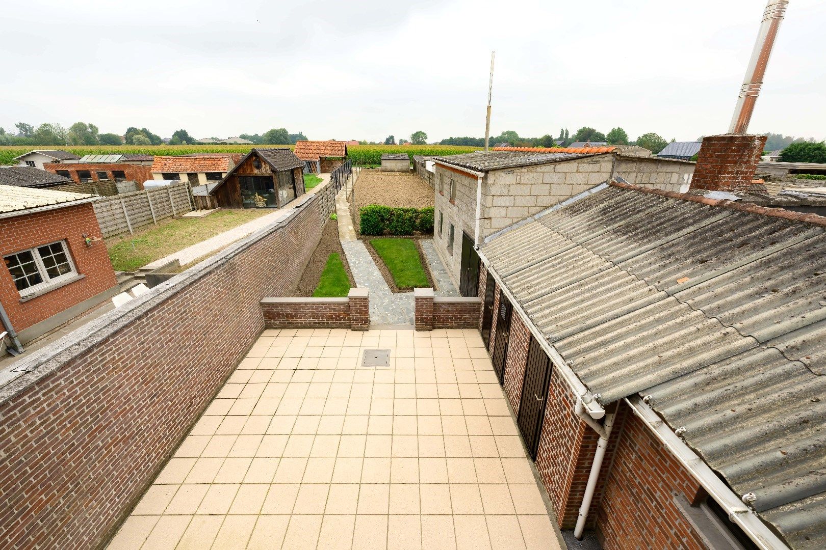 CHARMANTE RIJWONING MET TUIN EN GARAGE ACHTEROM OP 681M² foto 15