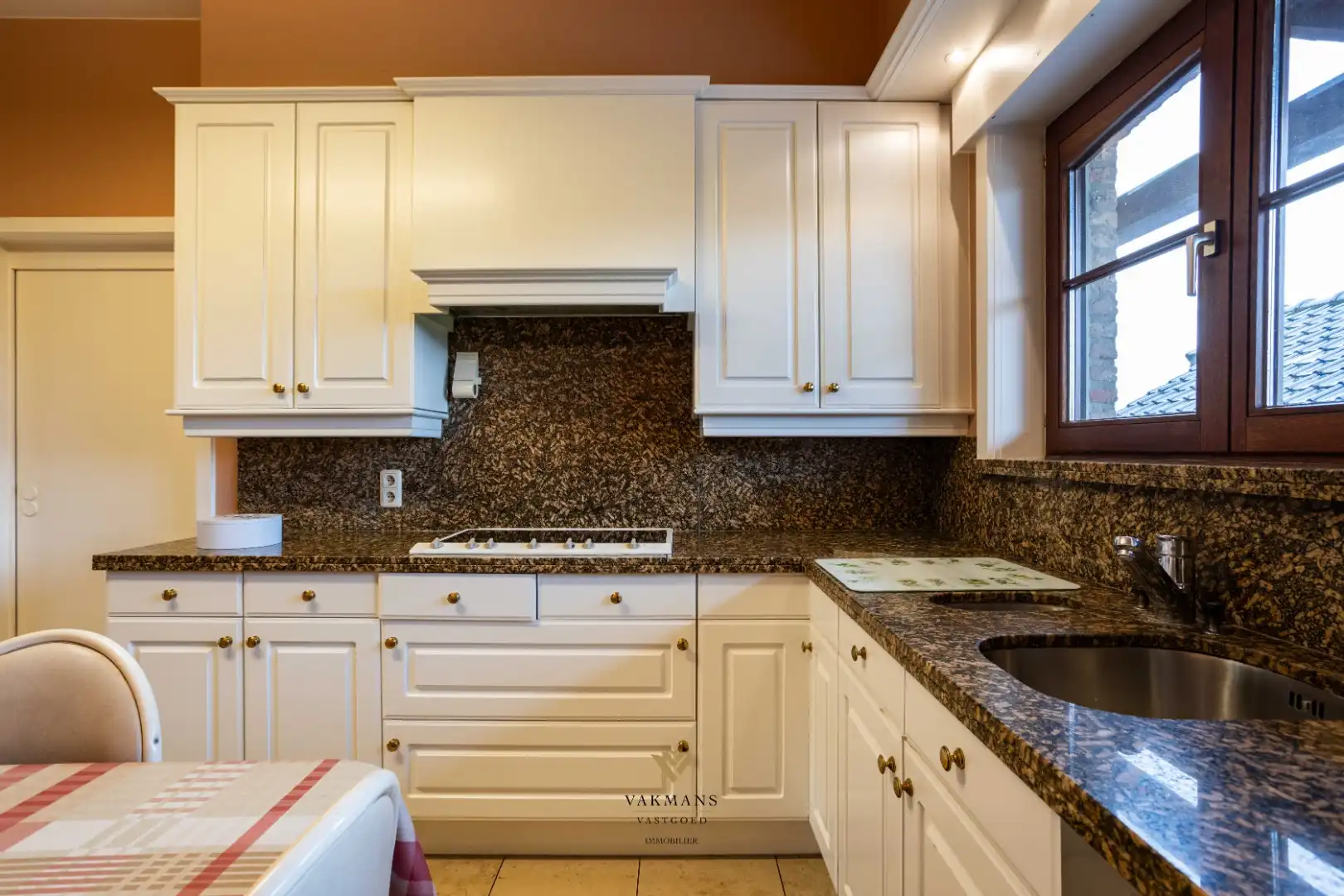 Elegante villa op 5000 m² op een gegeerde locatie foto 9