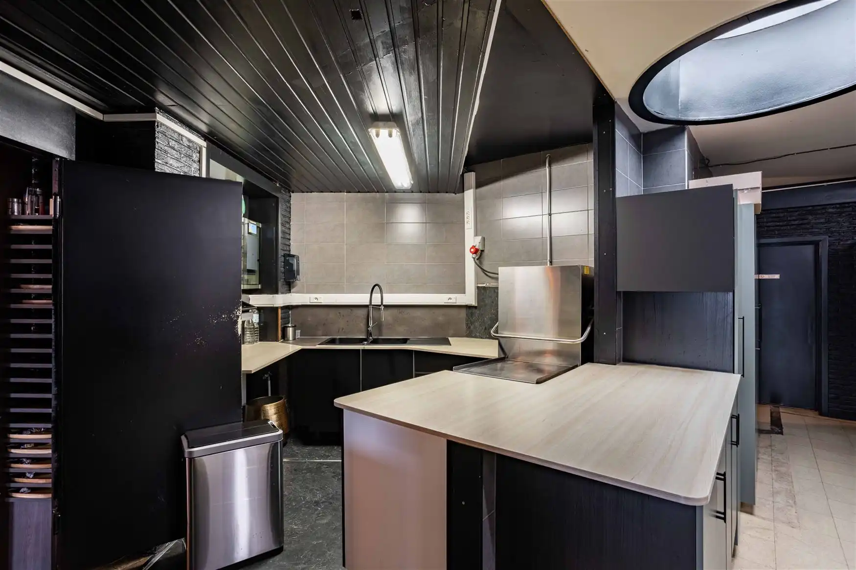 Horeca-eigendom met bovenliggend appartement foto 9