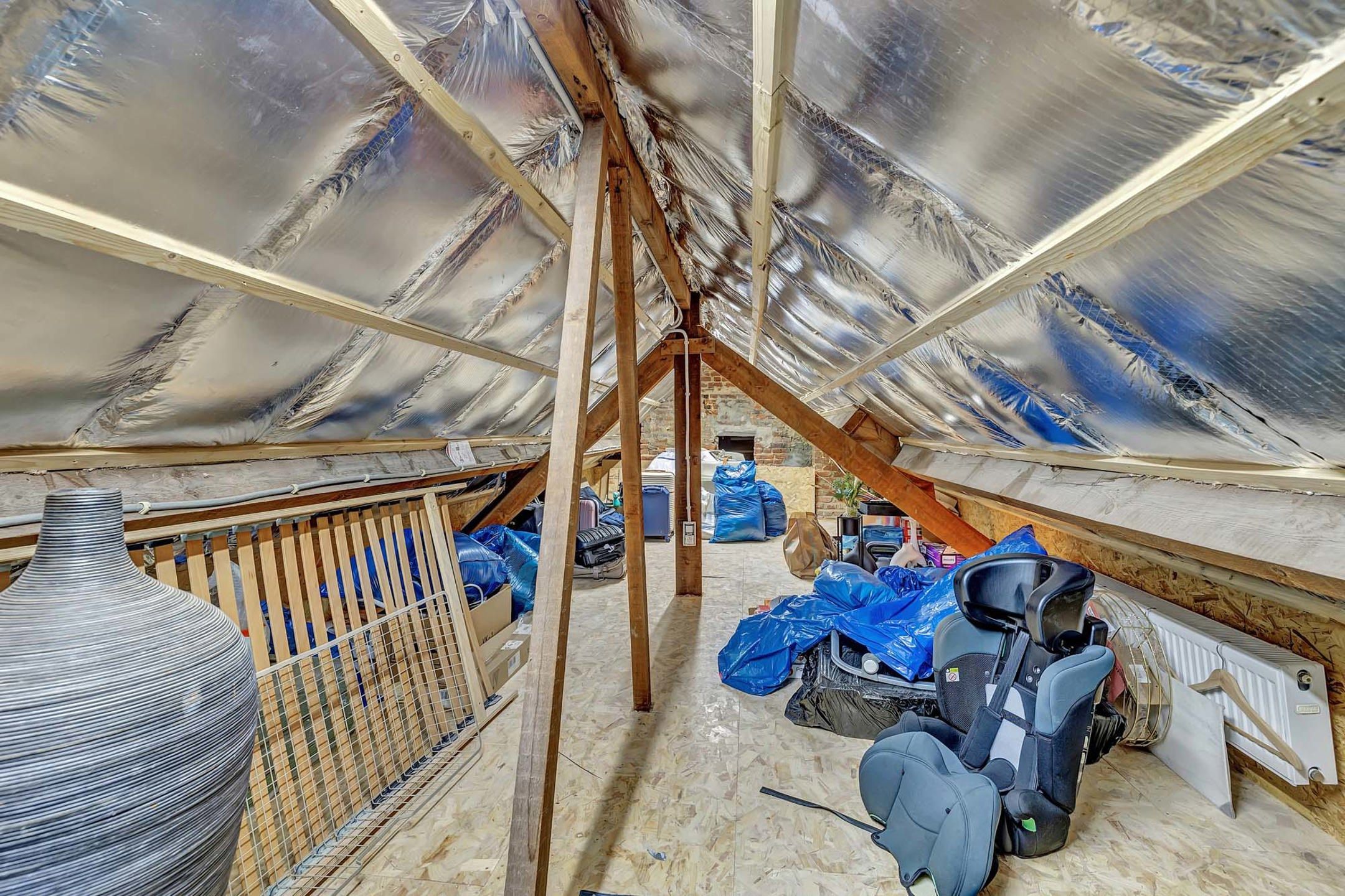 Instapklare woning met ruime tuin en garage foto 22