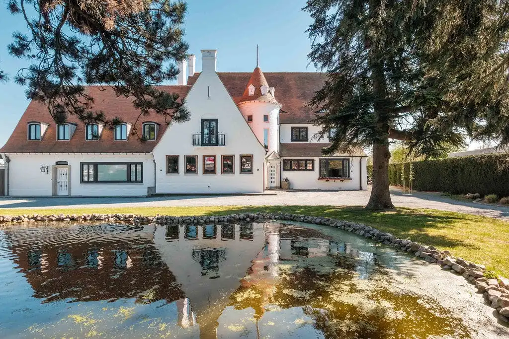 Exclusieve villa te koop in Deerlijk foto {{pictureIndex}}