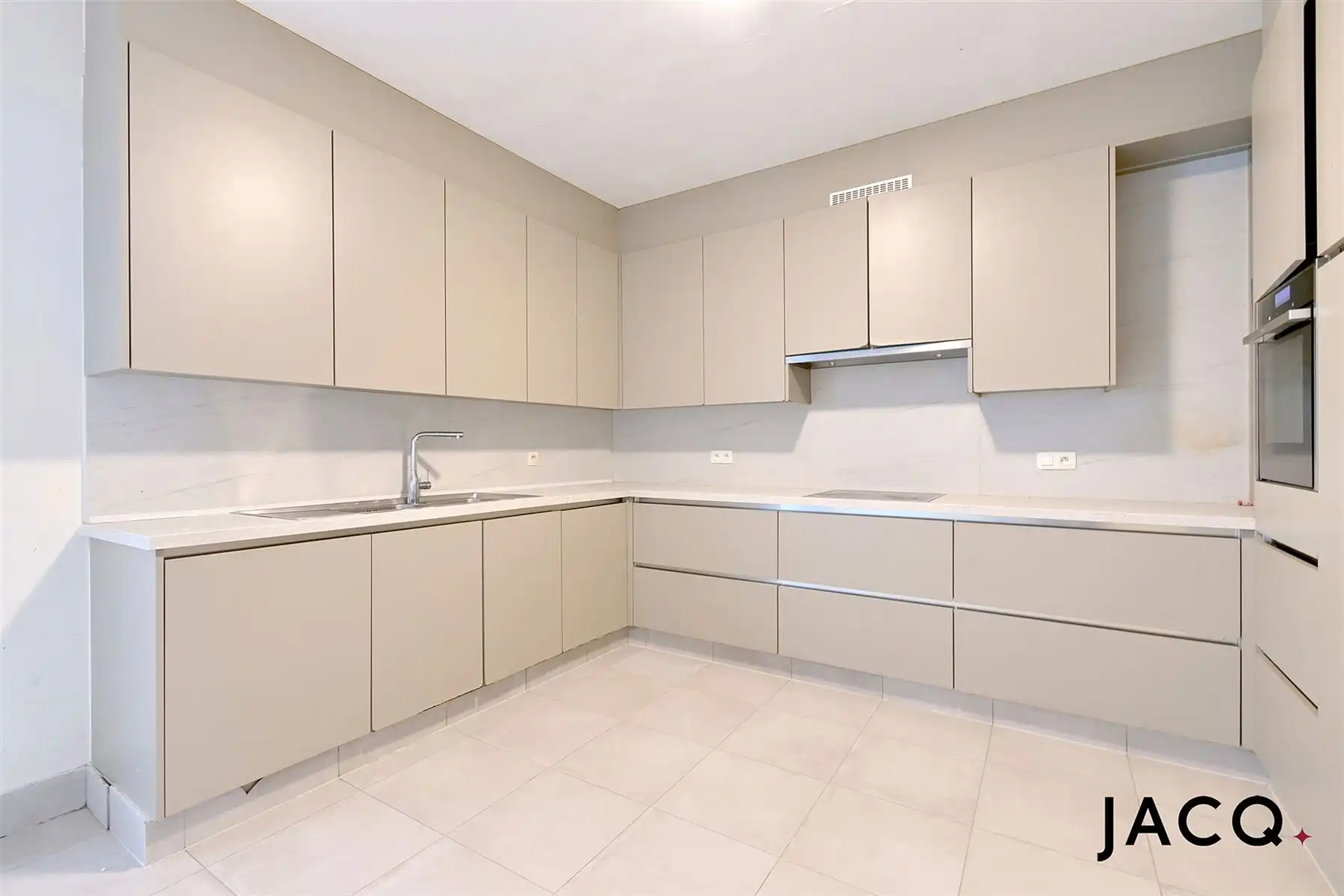 Ruime woning met 4 slaapkamers en tuin te Nijlen! foto 5