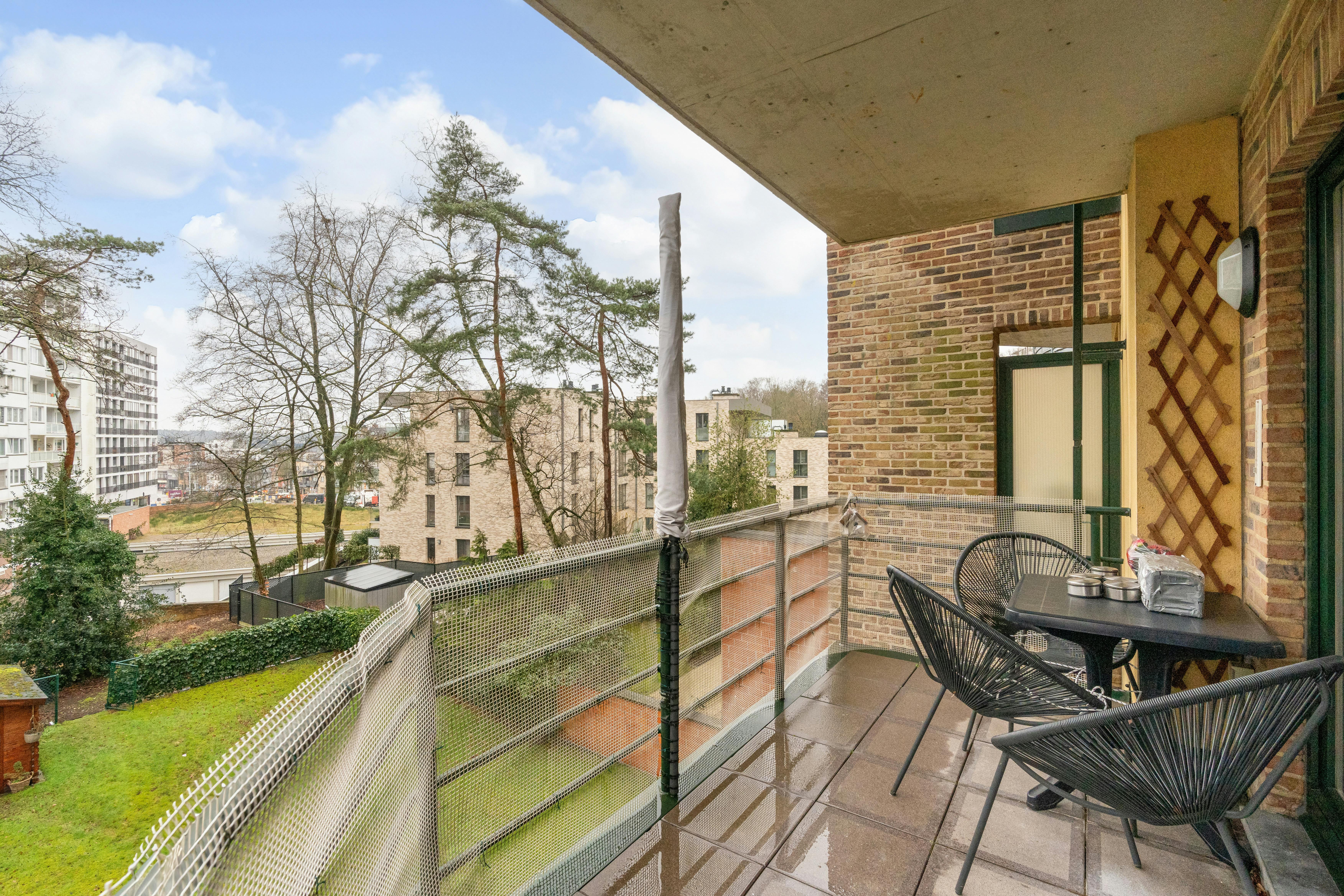 Appartement met terras en autostaanplaats in Genk foto 6