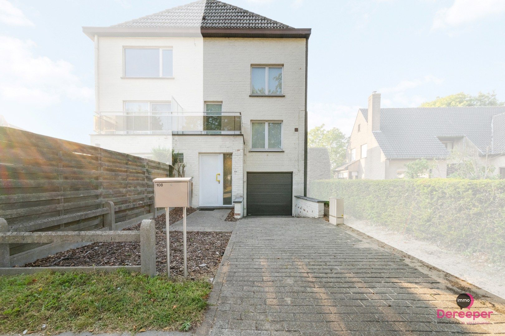 Hoofdfoto van de publicatie: Instapklare bel-etagewoning met garage, tuin en veel potentieel