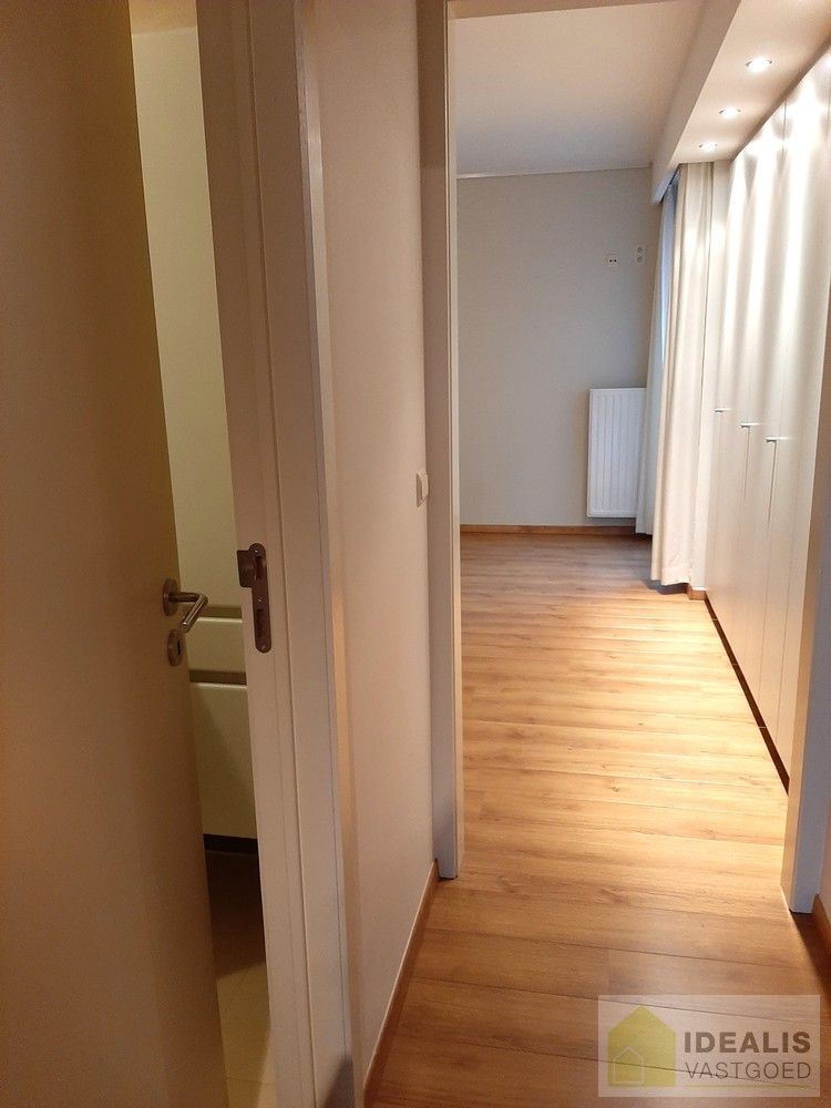 Ruim instapklaar appartement met 2 slaapkamers in hartje Neerpelt foto 8