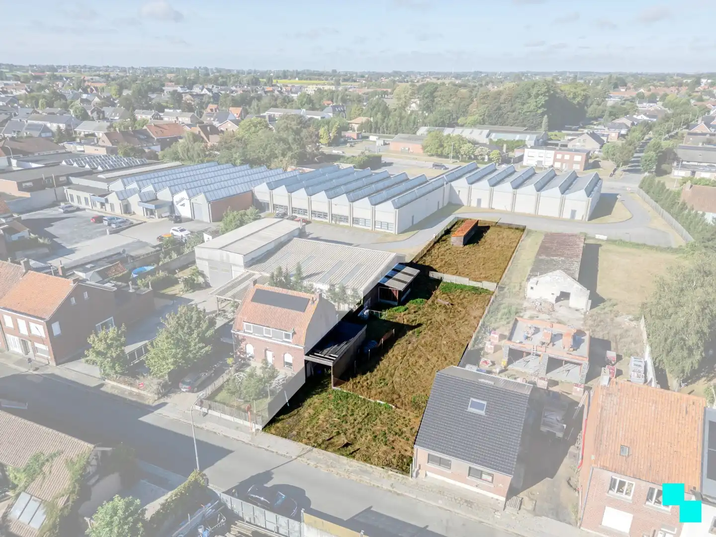 Interessante bouwgrond voor ééngezinswoning en handelsactiviteit te Ingelmunster foto {{pictureIndex}}