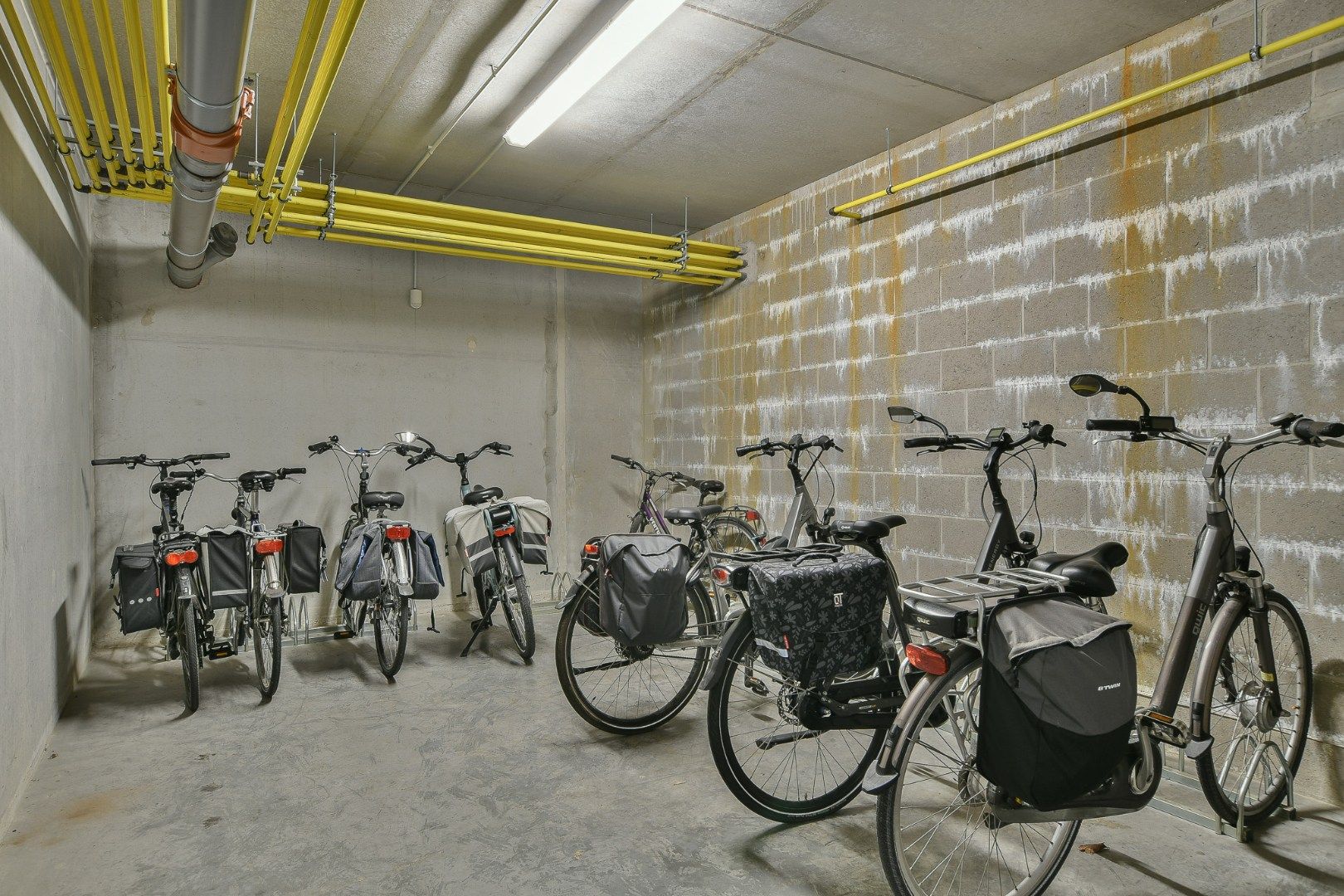 Recent instapklaar gelijkvloers appartement te Aartrijke foto 17