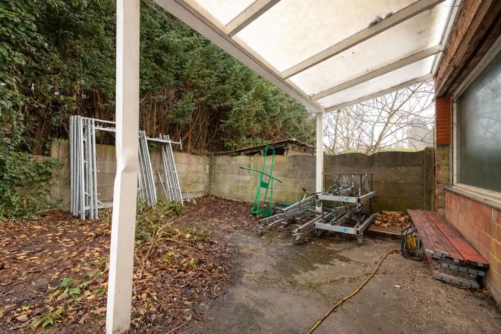 Ruim magazijn met buitenruimte foto 4