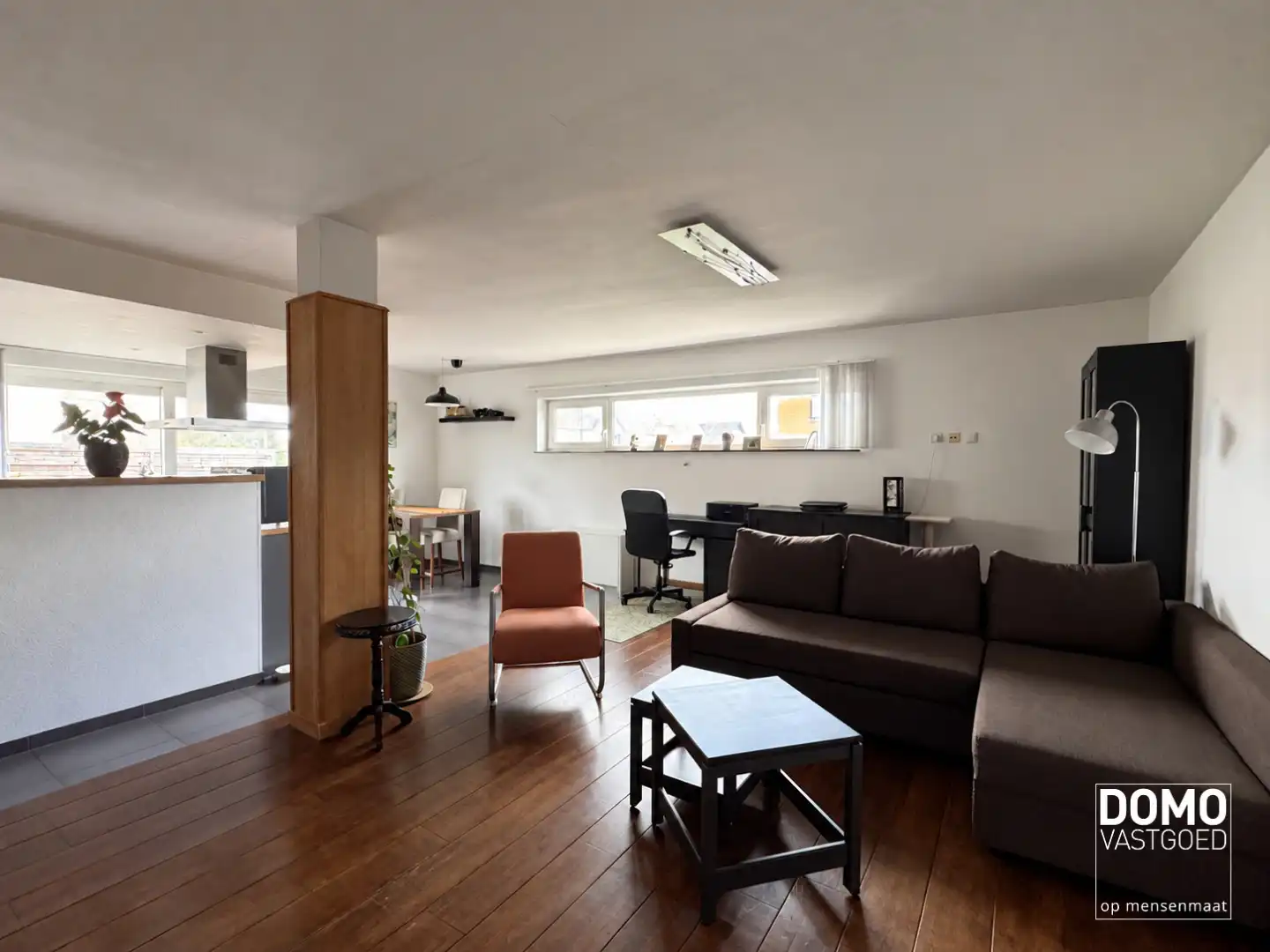 RUIM GELIJKVLOERS APPARTEMENT MET 2 SLAAPKAMERS, INLOOPDRESSING, PRIVATIEF TERRAS EN PARKEERPLAATS IN DIEPENBEEK foto 3