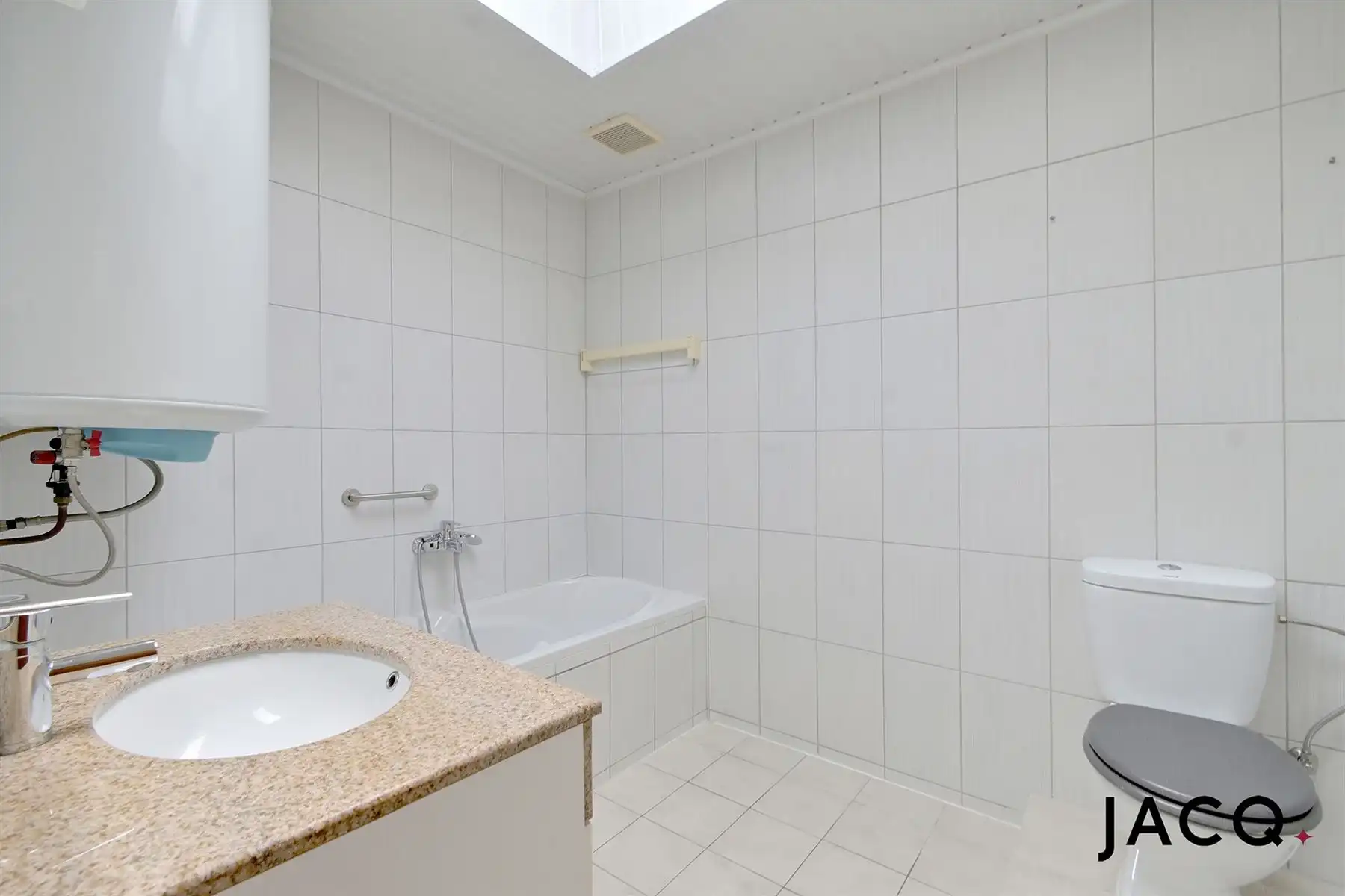 Te renoveren woning met 4 slpk's, terras (25m²) en garage! foto 13