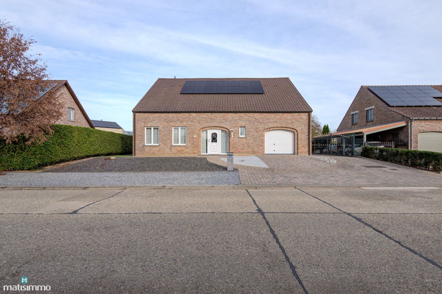 UITZONDERLIJK RUIME WONING MET 5 SLAAPKAMERS EN ONDERHOUDSVRIENDELIJKE TUIN TE MOPERTINGEN foto {{pictureIndex}}