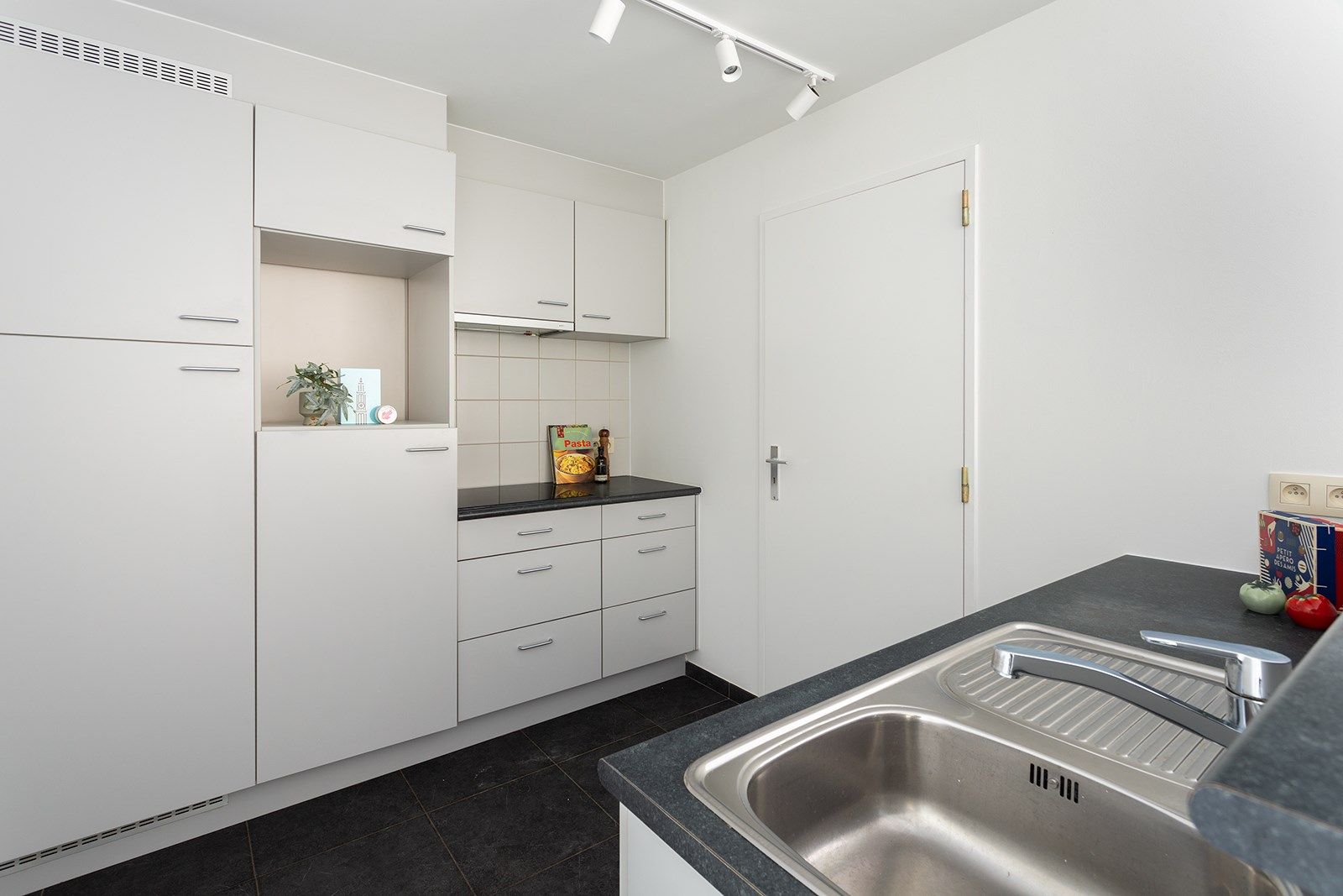Ruim en prima gelegen appartement met tuin te Boechout foto 12