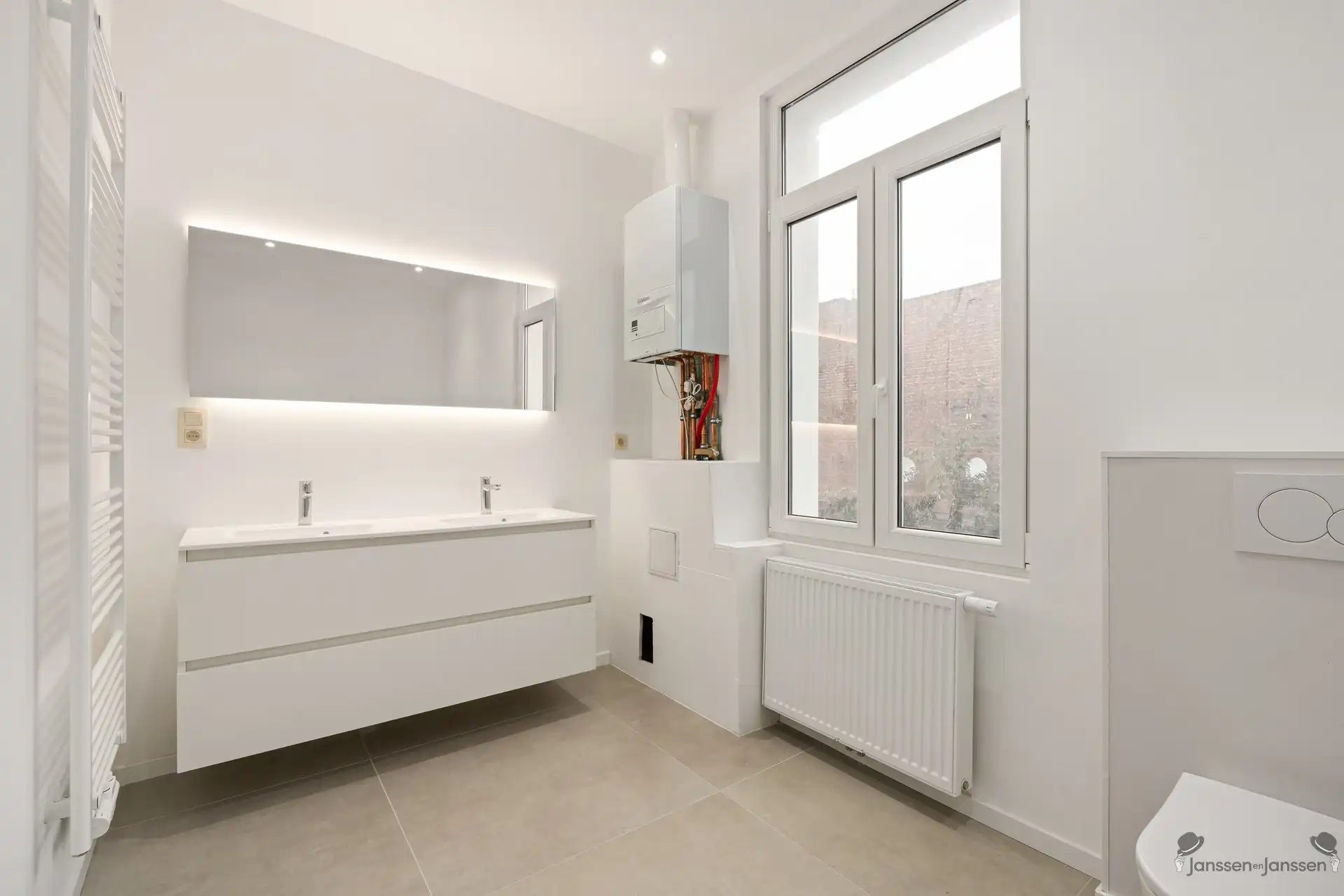gerenoveerde woning met tuin foto 15