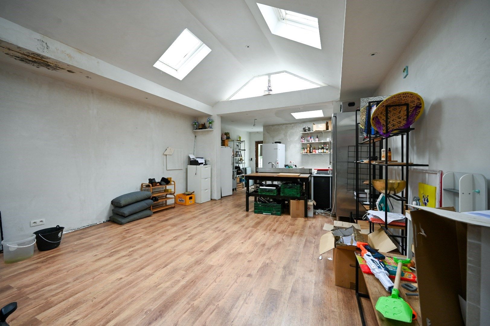 Handelshuis met afzonderlijke woonst op commerciële toplocatie foto 9