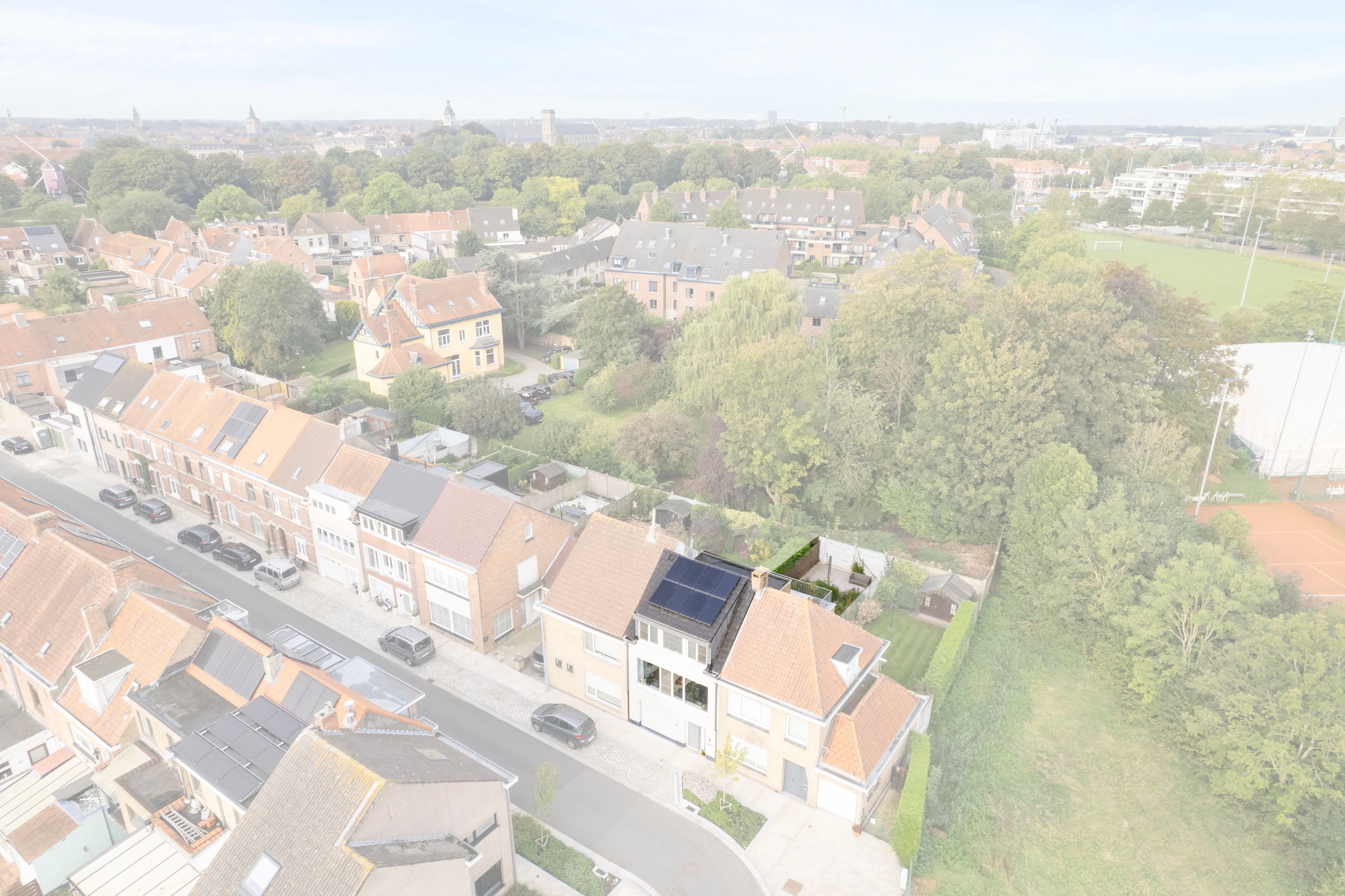 Unieke gerenoveerde woning vlak bij het centrum van Brugge foto 22