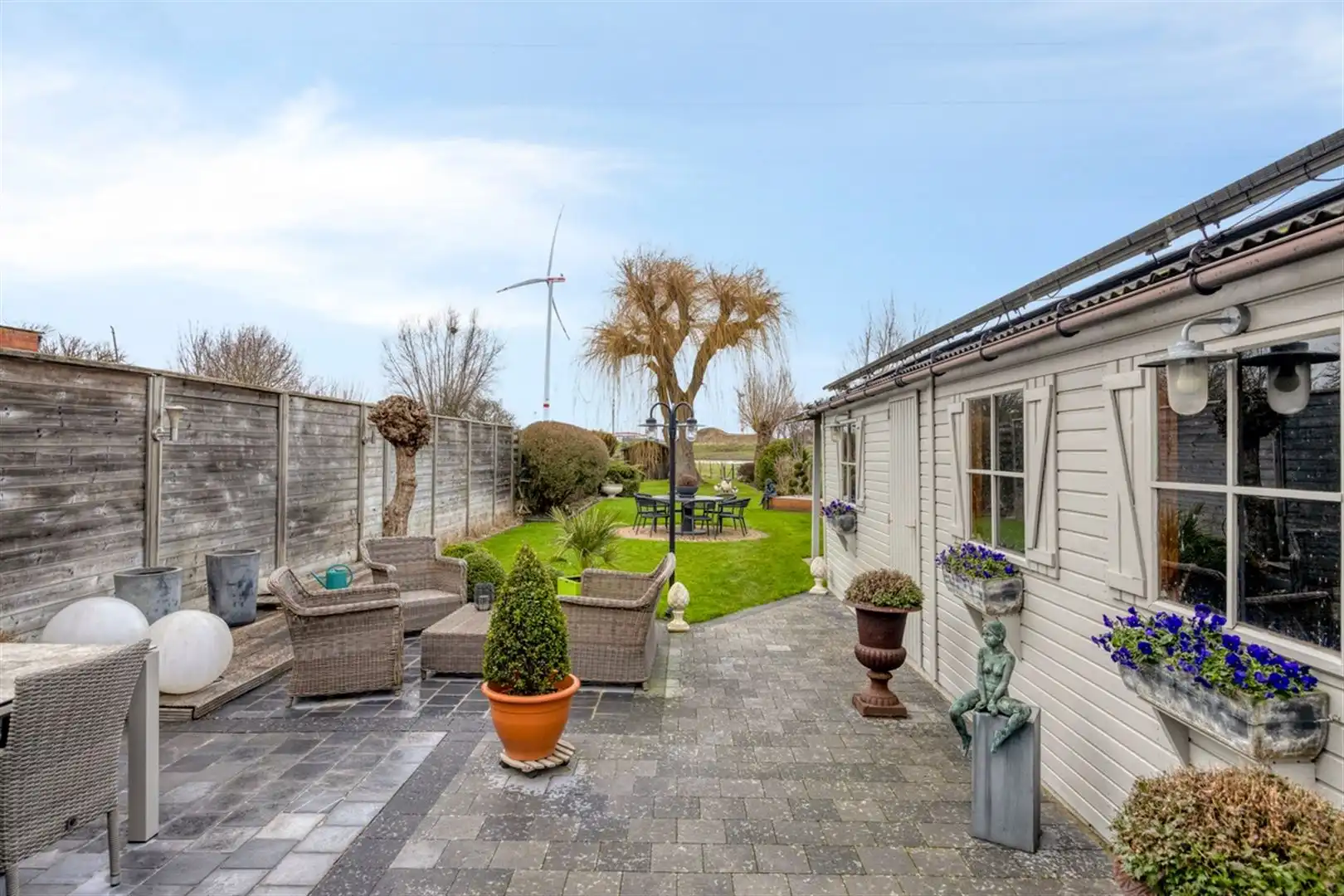 Goed onderhouden en mooi afgewerkte woning op een toplocatie te Oostakker.  foto 27