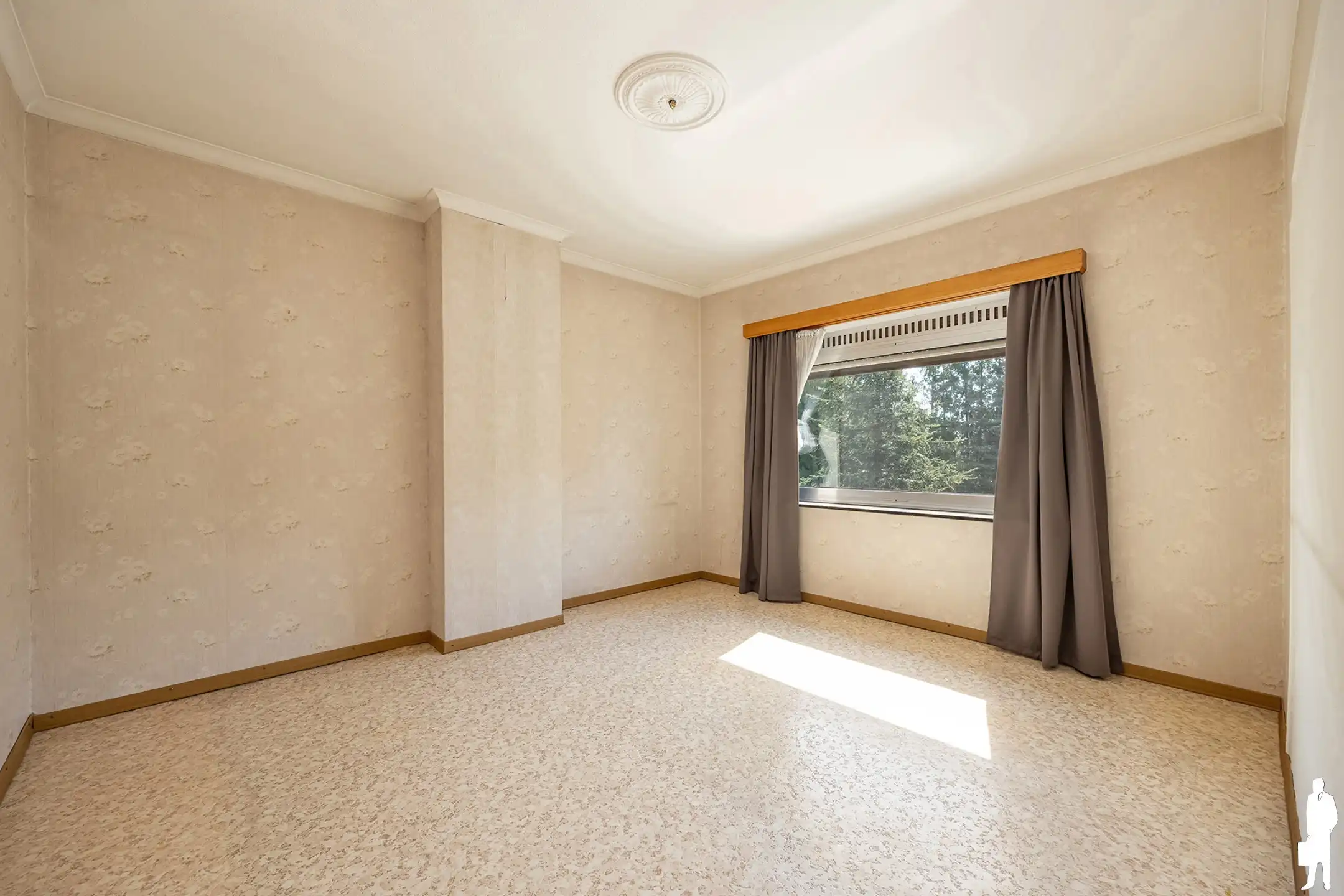 Gezinswoning met veranda, garage en tuin op topligging  foto 10