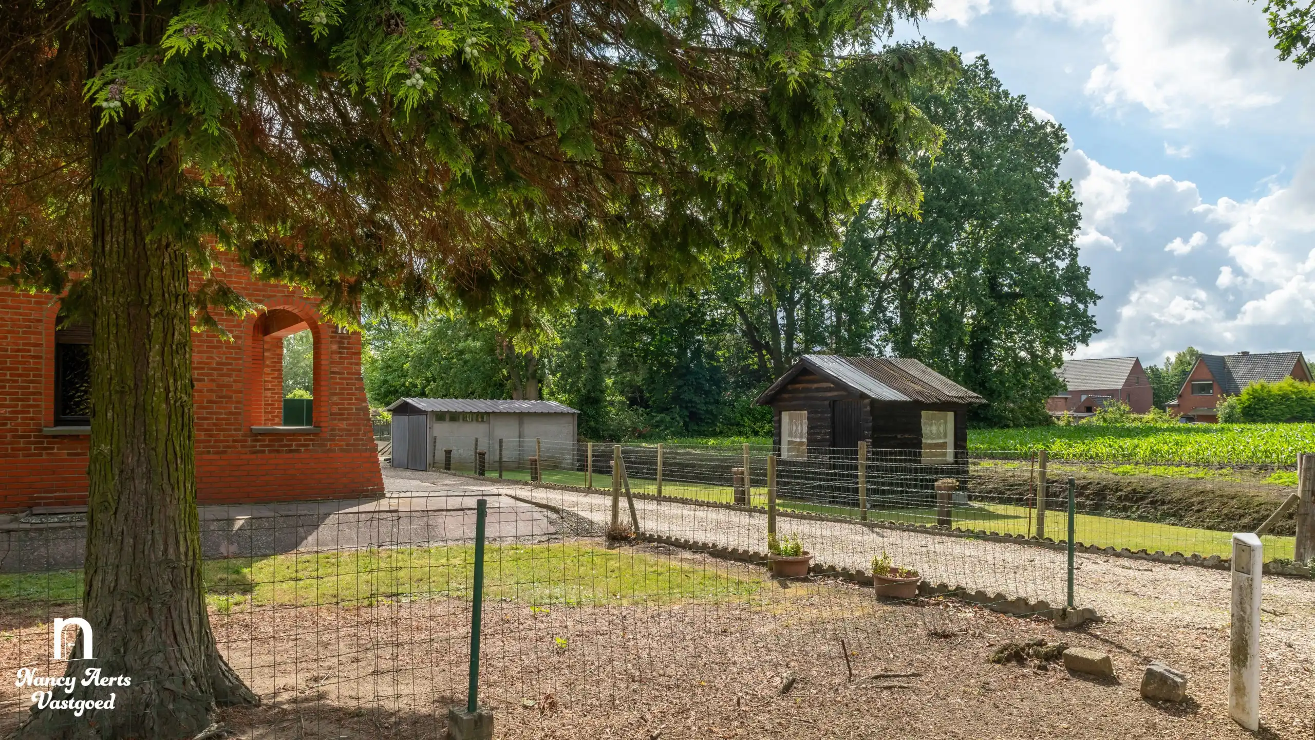 Charmante te renoveren woning op een rustige locatie foto 30