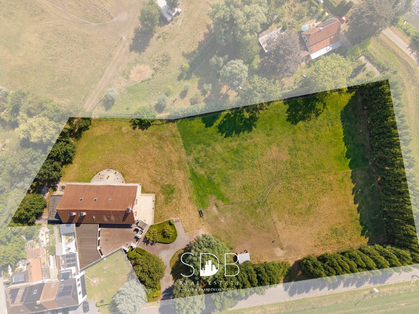 Hedendaagse villa met gezinstuin en graslanden op 7.496m² foto 46