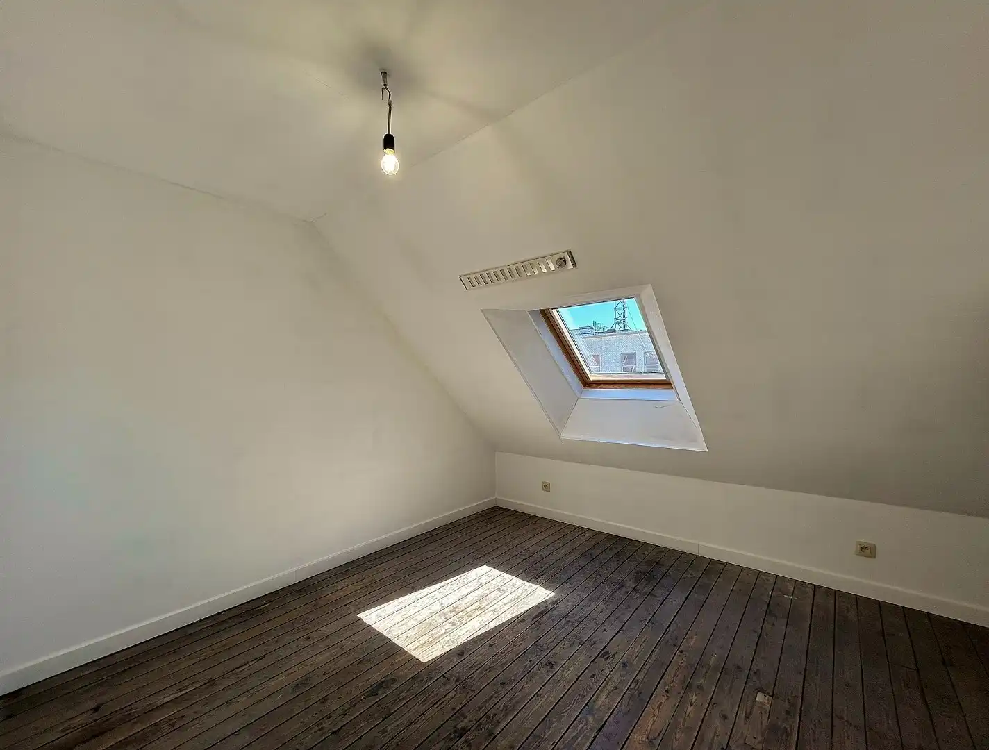 Duplex-appartement met terras in het centrum van Ieper foto 6