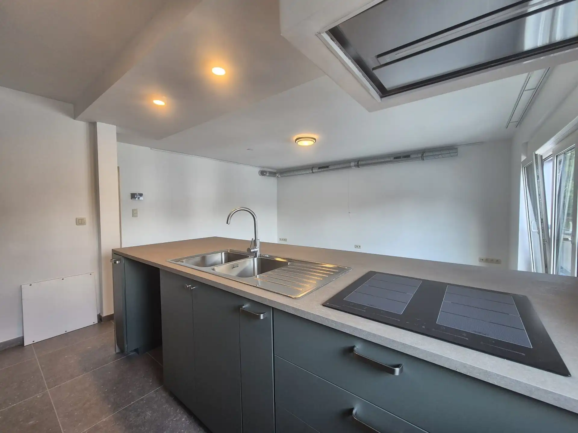 Volledig gerenoveerd energiezuinig appartement met 1 slaapkamer, rustig gelegen aan het bos van Wetteren foto 5