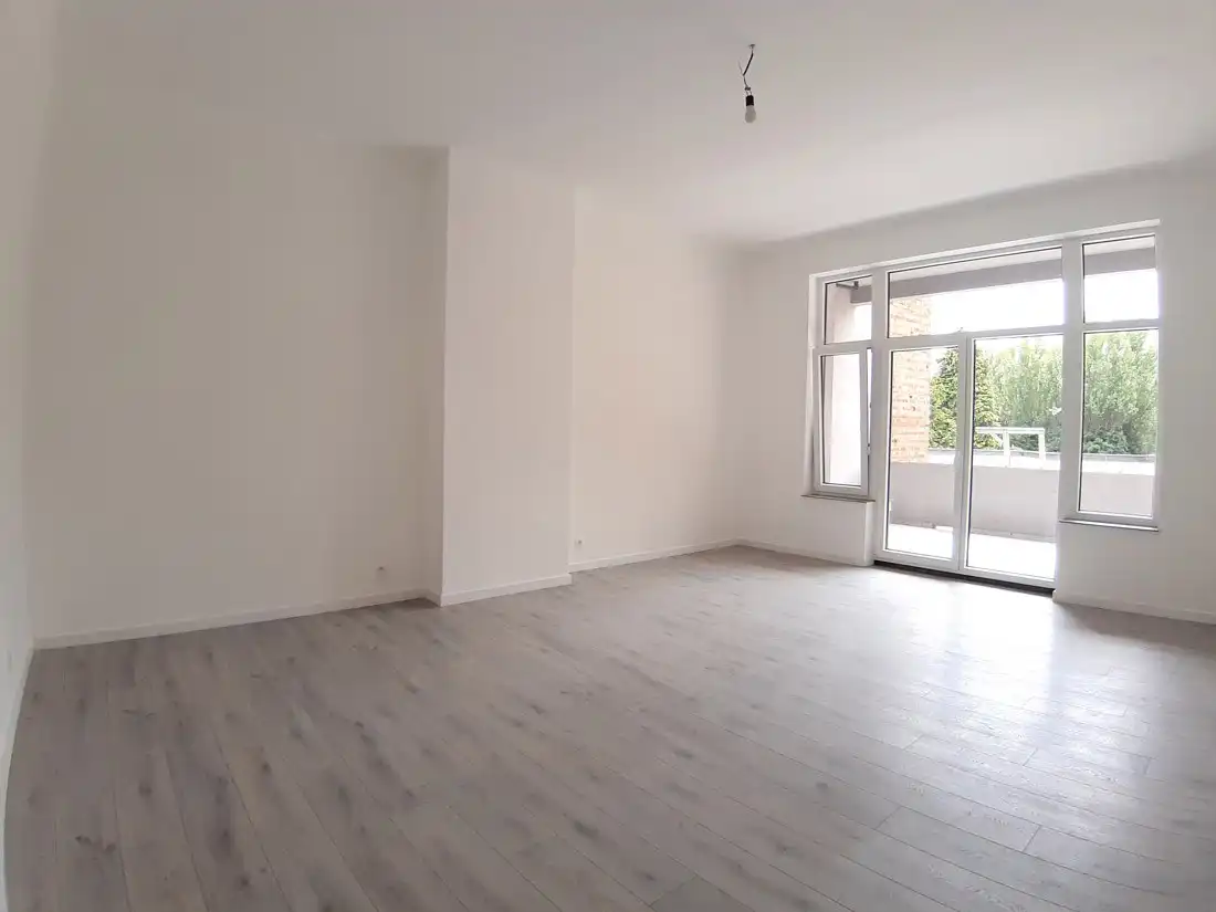 Zeer ruim gerenoveerd appartement te Hasselt foto 15
