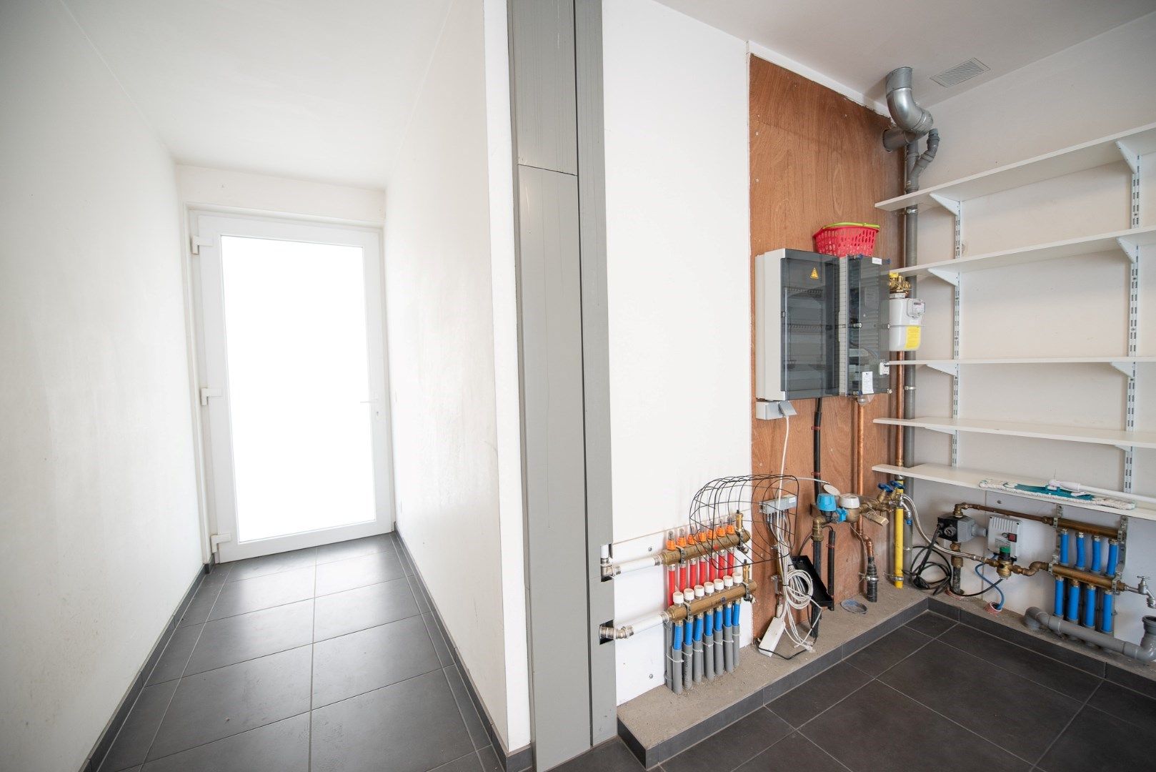 Verrassend ruime BEN-woning TE HUUR op zeer mooie ligging te Waregem. foto 6