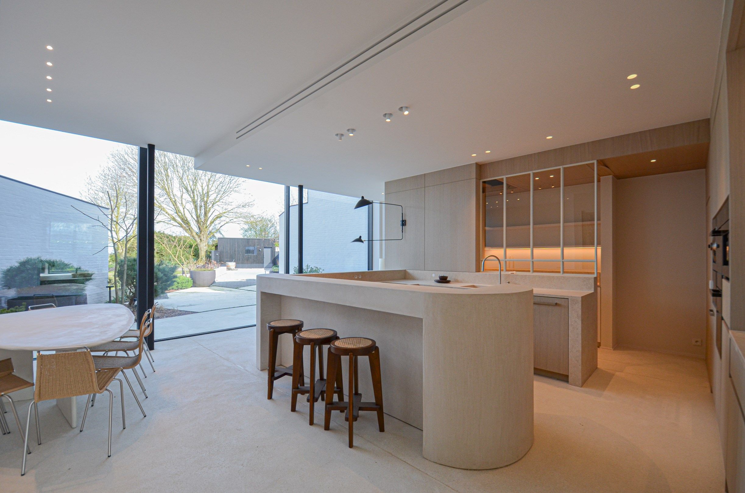 Exclusieve  nieuwbouwwoning afgewerkt met buitengewone materialen en design. foto 9