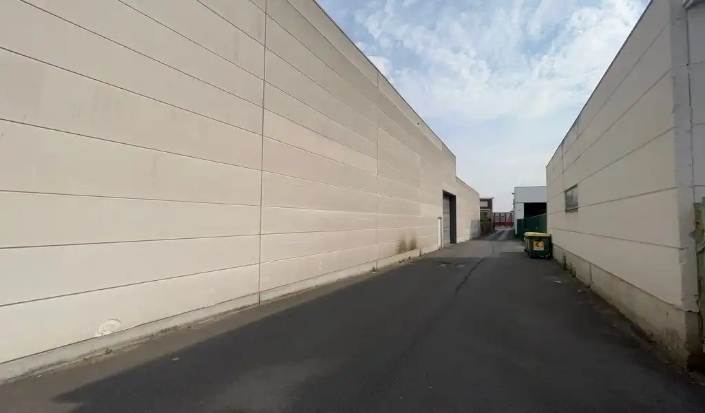 Gerenoveerd magazijn te huur aan A12 in Wilrijk foto 8