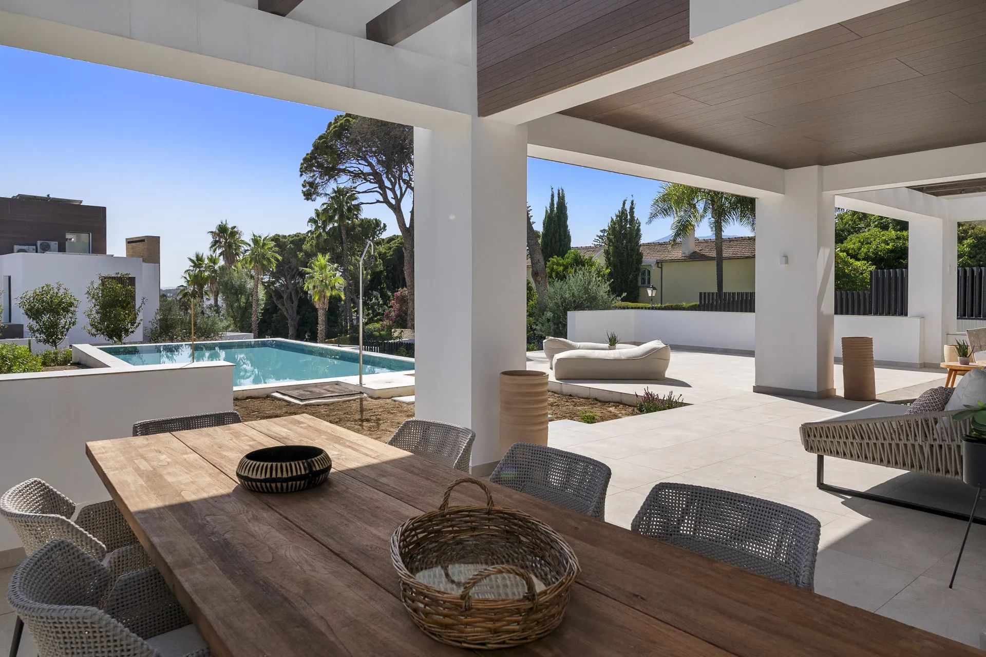 Exclusieve luxe aan de Golden Mile: ruime villa met ongekende elegantie in Marbella foto 8