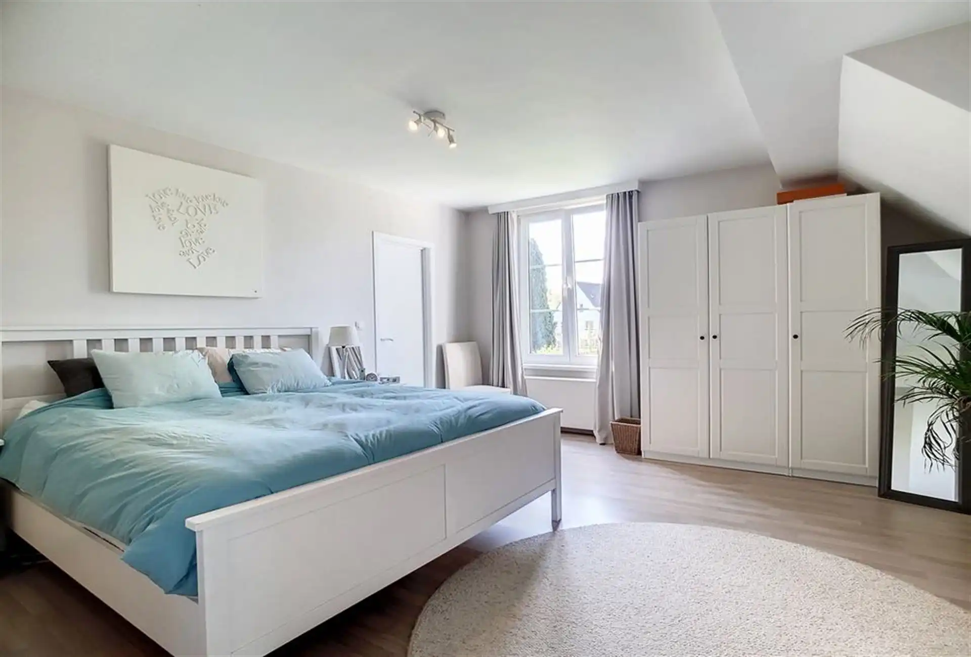 Residentieel gelegen villa foto 16