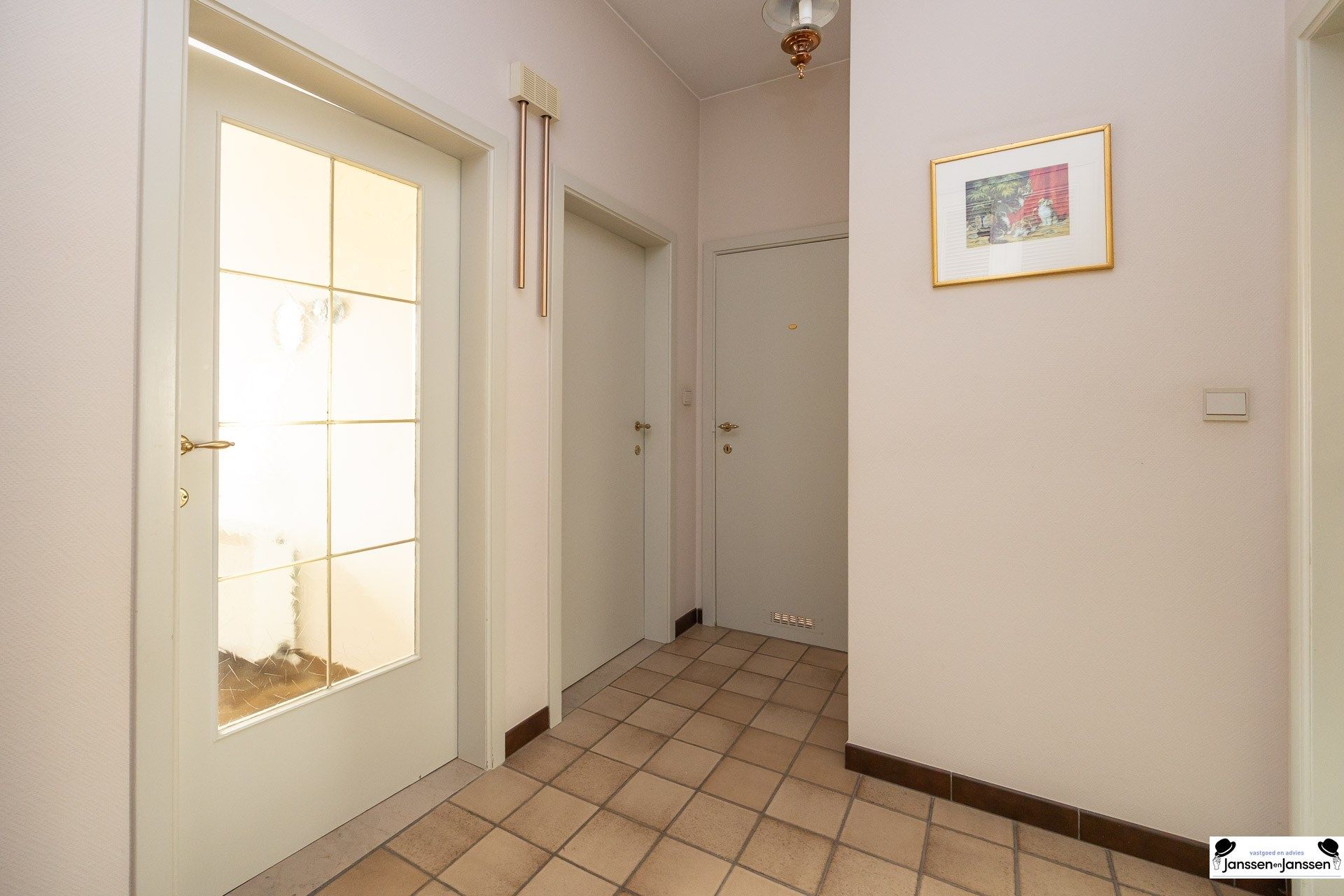 Ruime woning met 4 slaapkamers in een gezellige wijk in Merksem! foto 8