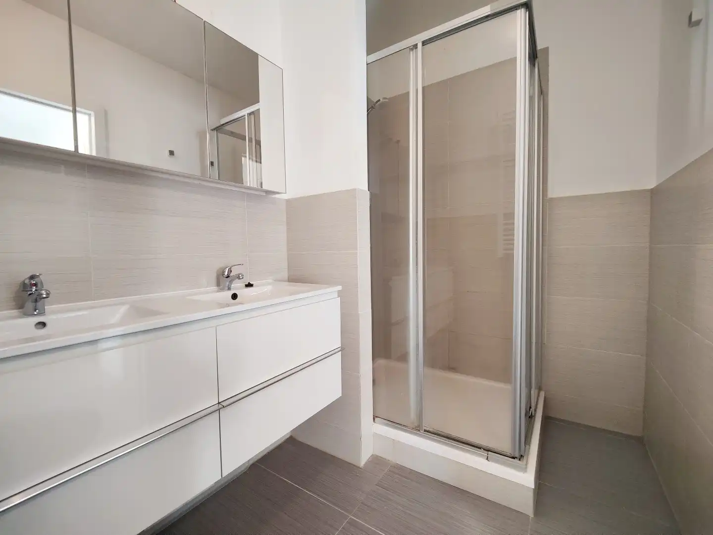 Ruim en licht duplex appartement op 2 ° verdieping aan Park Spoor Noord foto 15