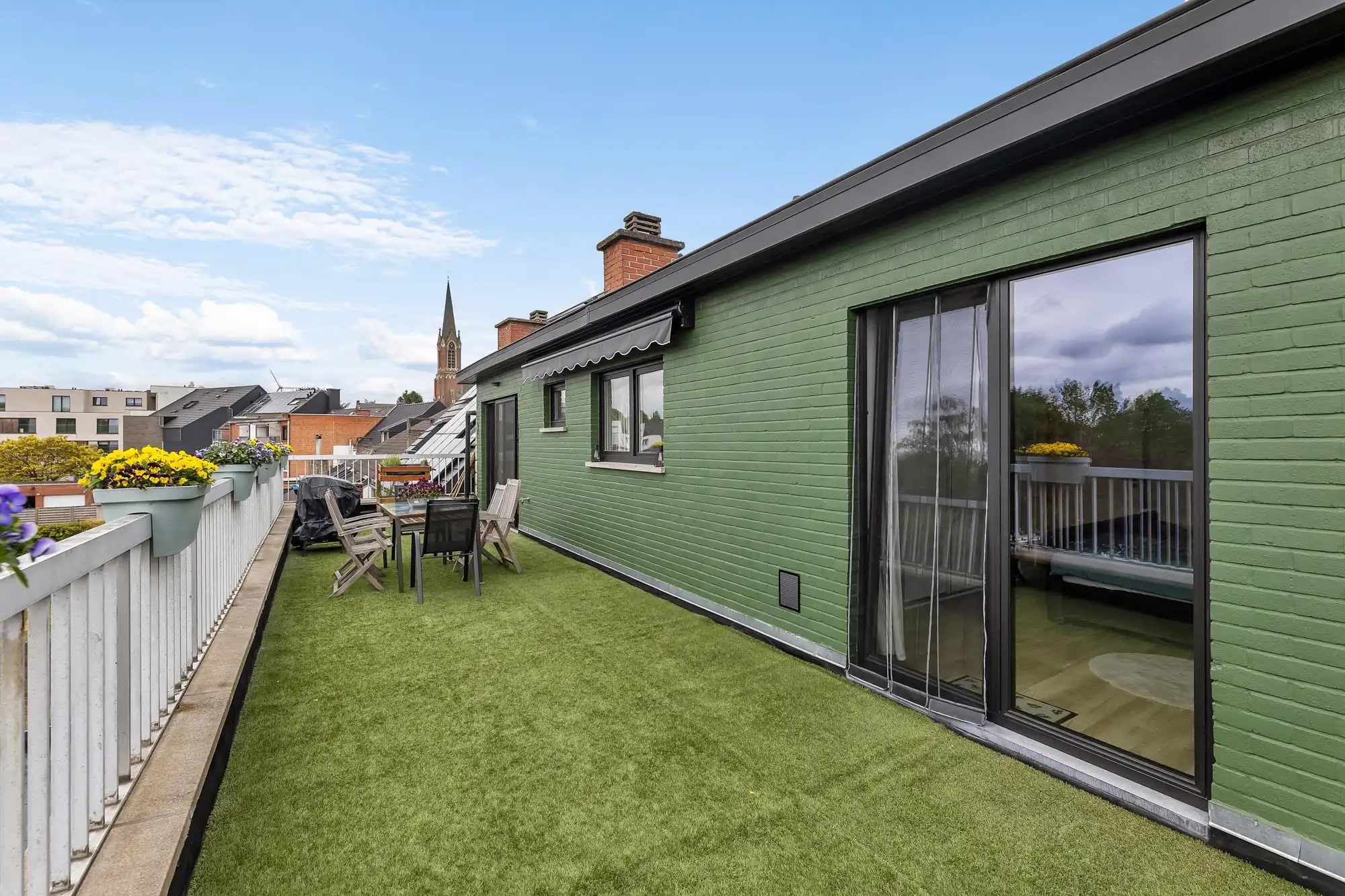 Gerenoveerd penthouse te koop met ruim terras foto 18