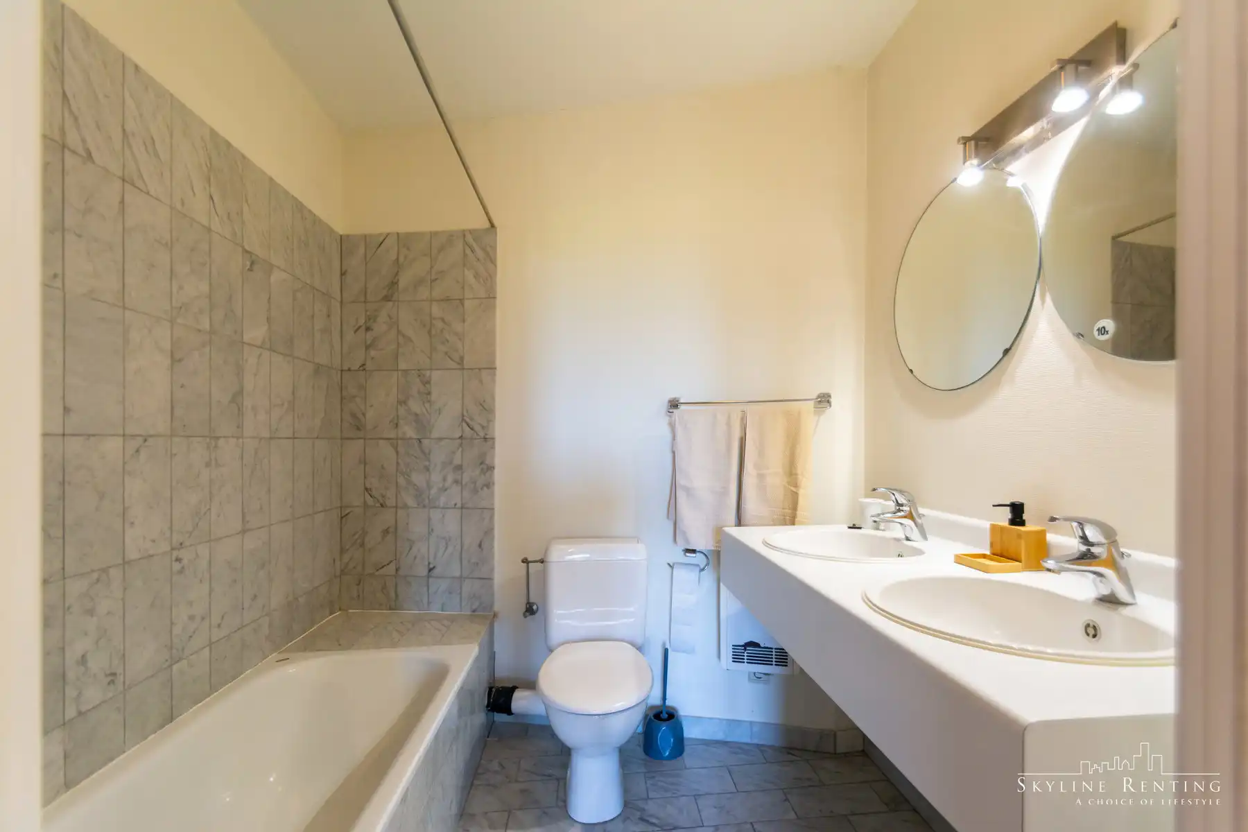 2 slaapkamer gemeubeld appartement met terras foto 9