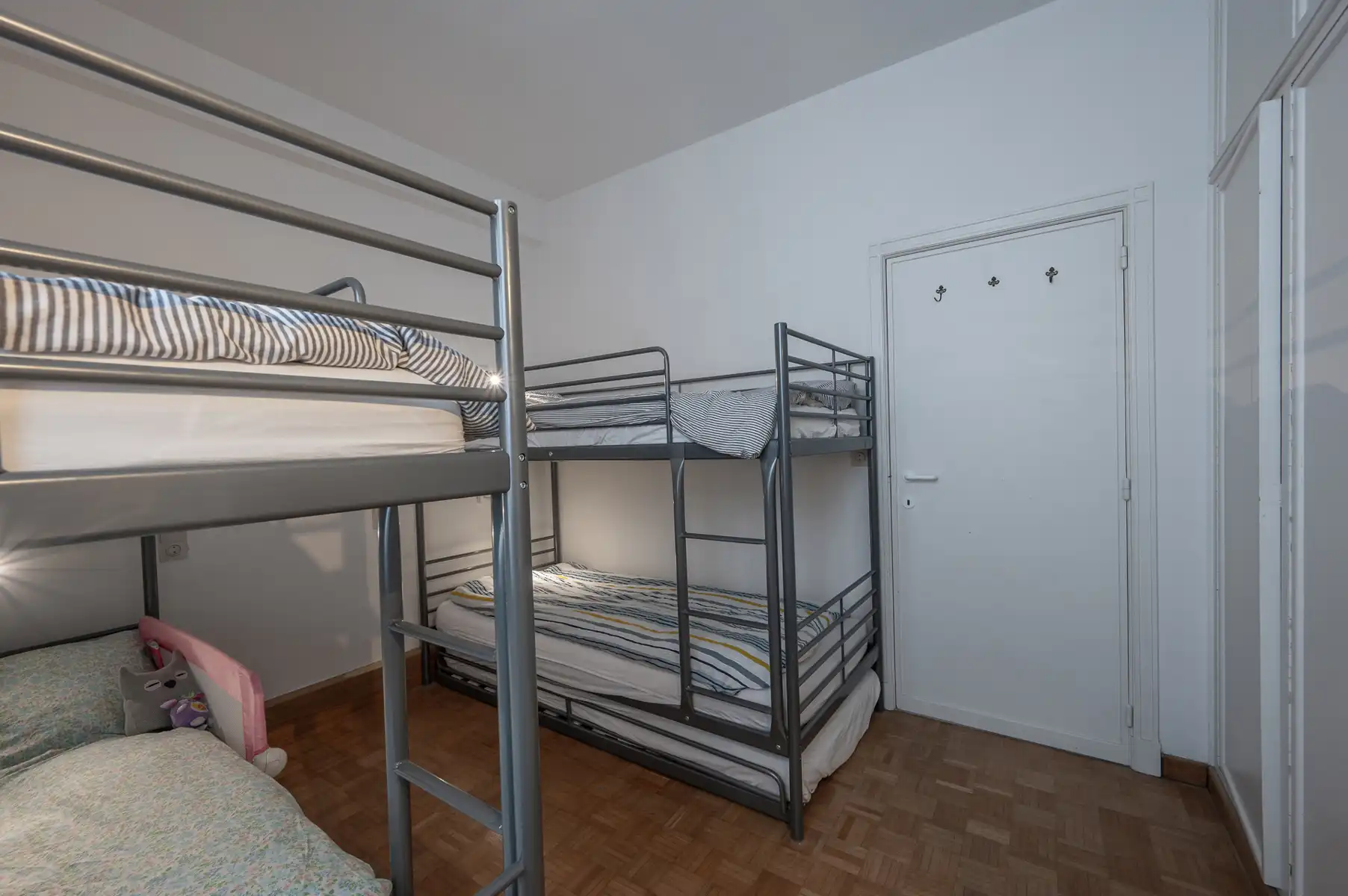 Mooi ongemeubeld appartement met frontaal zeezicht  foto 12