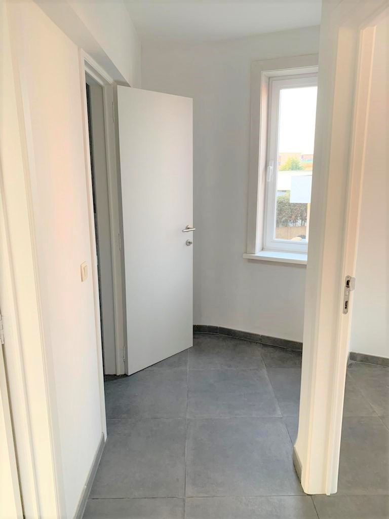 Commercieel gelijkvloers + appartement. foto 20