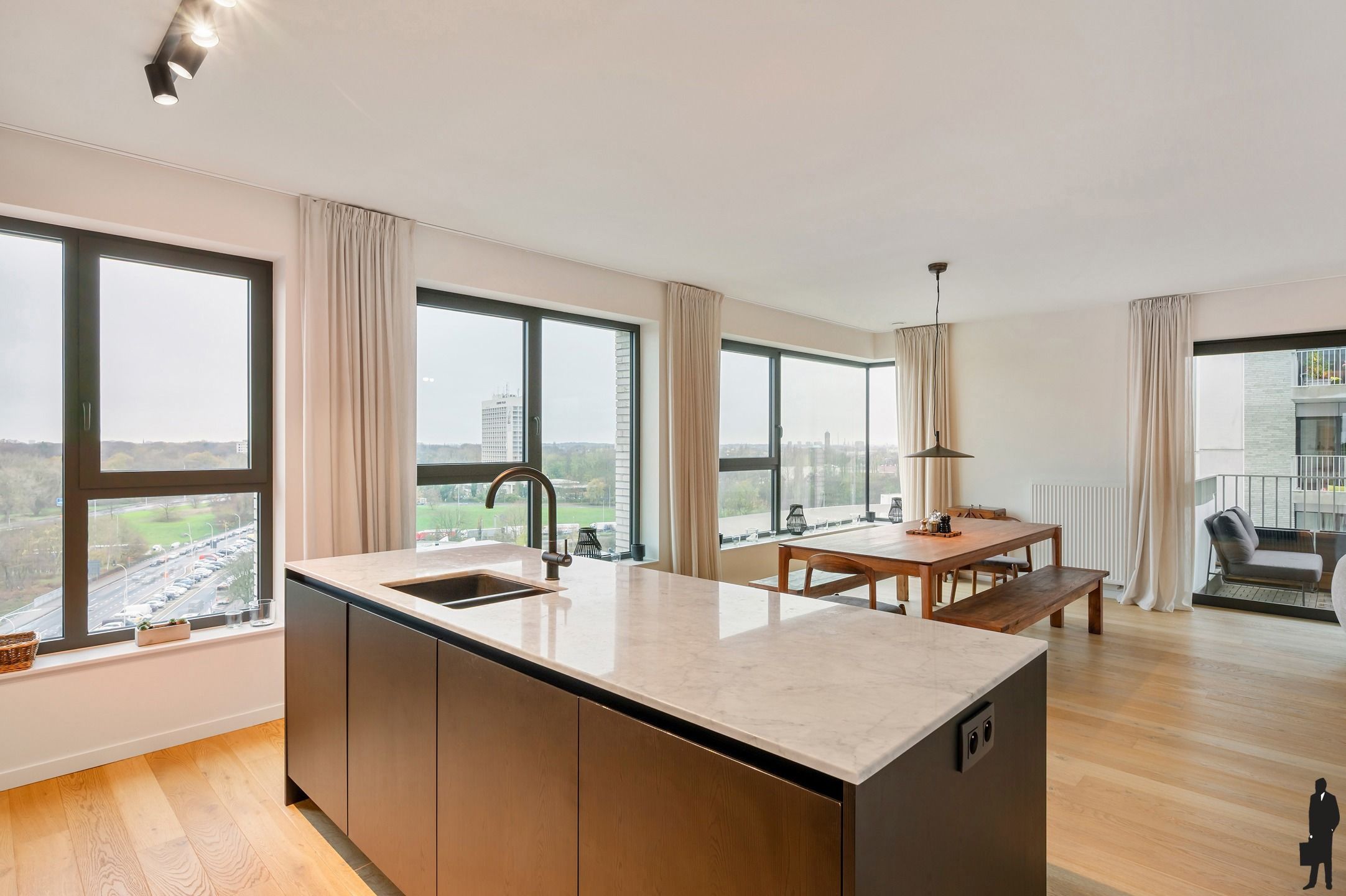 Exclusief hoekappartement op de 11de verdieping met terras en prachtige zichten.  foto 5