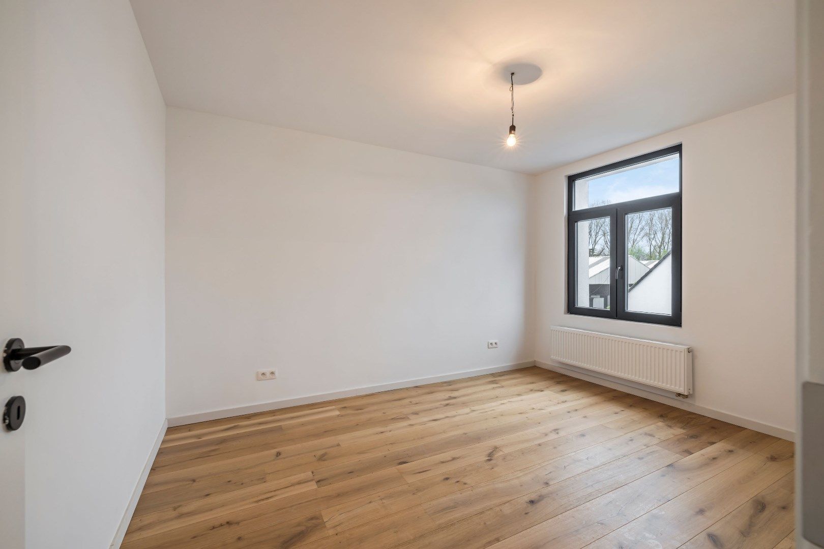 Luxueus gerenoveerde (2025) woning bijgebouw & ruime tuin in Zwijndrecht foto 14
