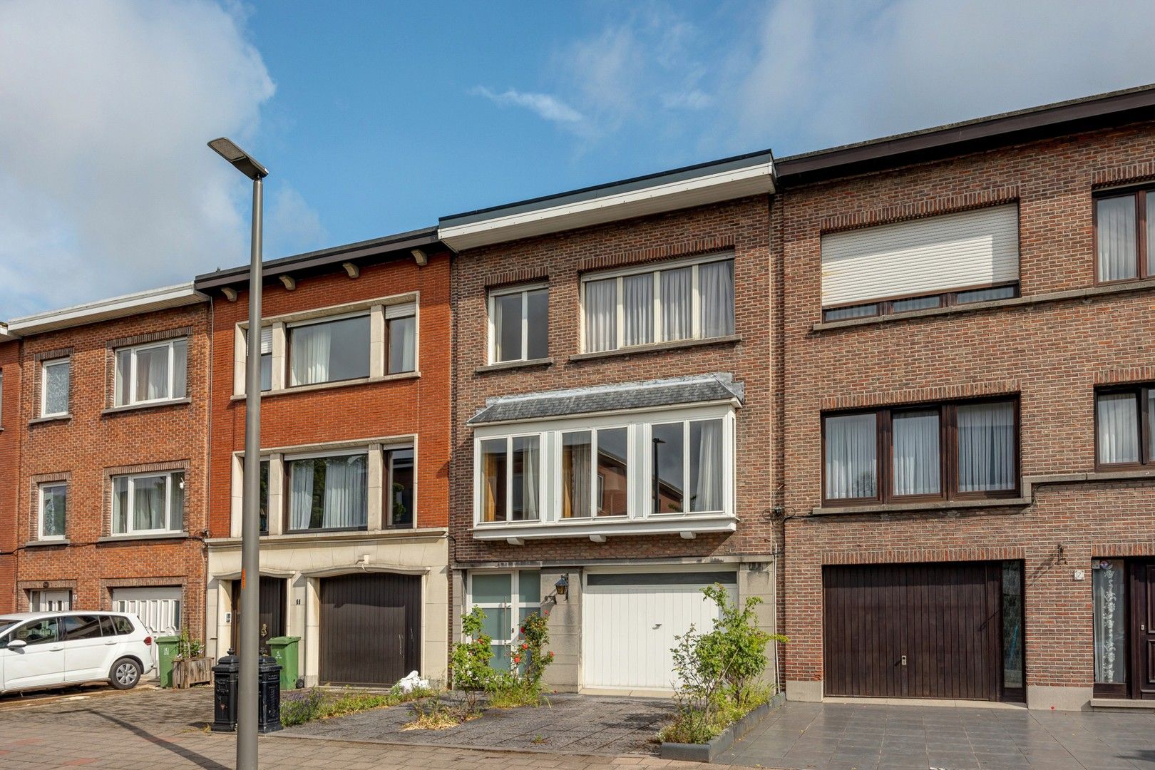 Hoofdfoto van de publicatie: EENGEZINSWONING MET TUIN
