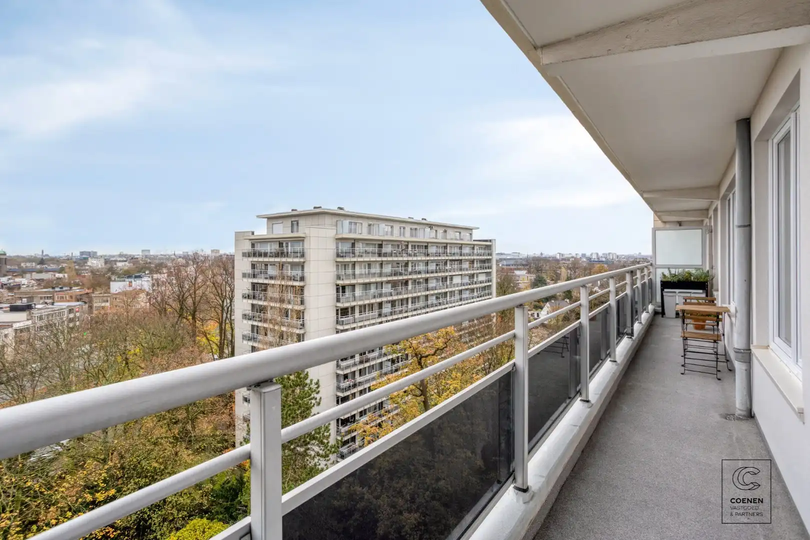 Stijlvol gerenoveerd appartement met 2 slaapkamers & zonnig terras op toplocatie te Berchem foto 21