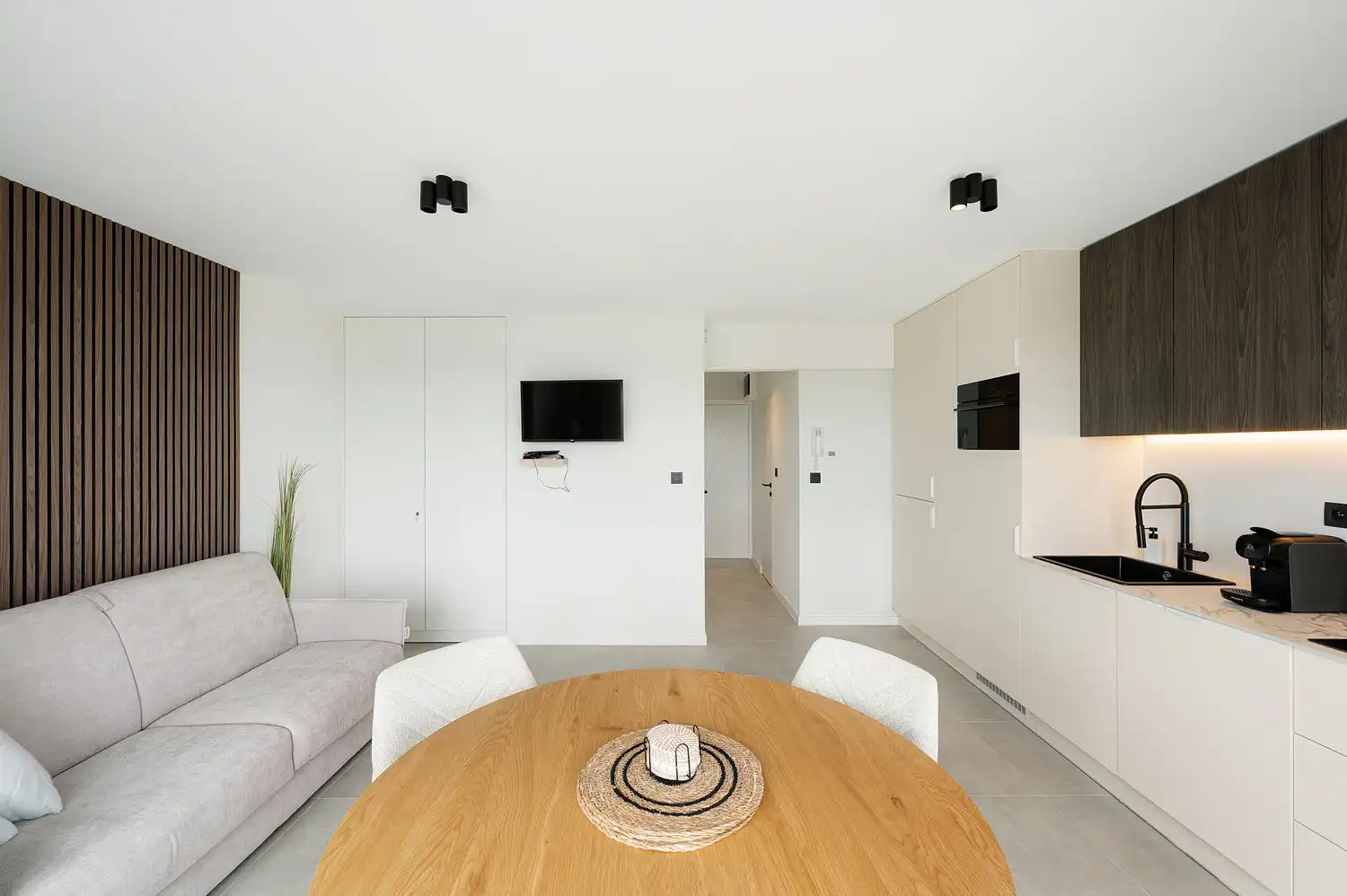 Volledig vernieuwd appartement met open zichten achter de Zeedijk foto 7