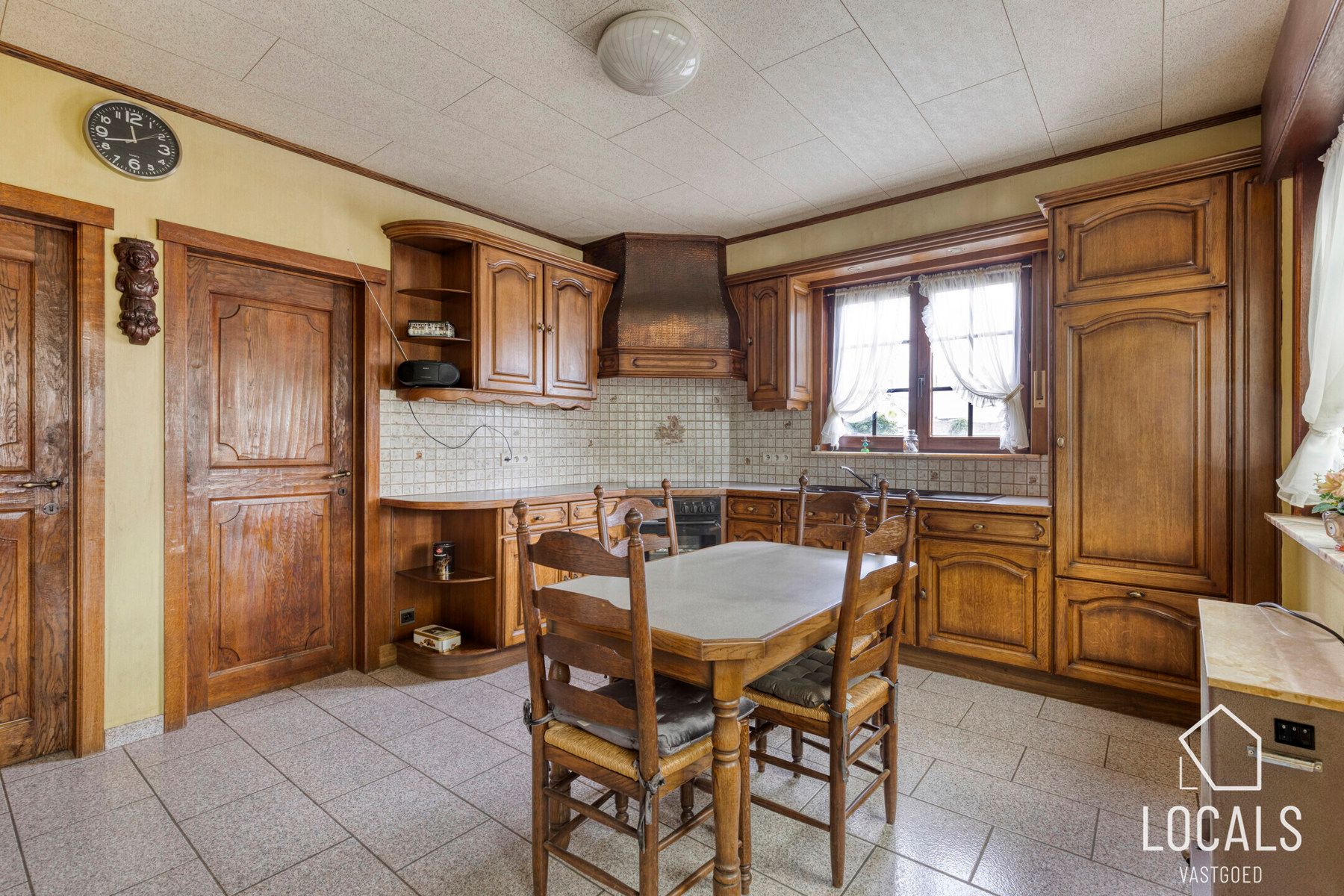 Zeer goed onderhouden ruime open bebouwing te Kerksken foto 7