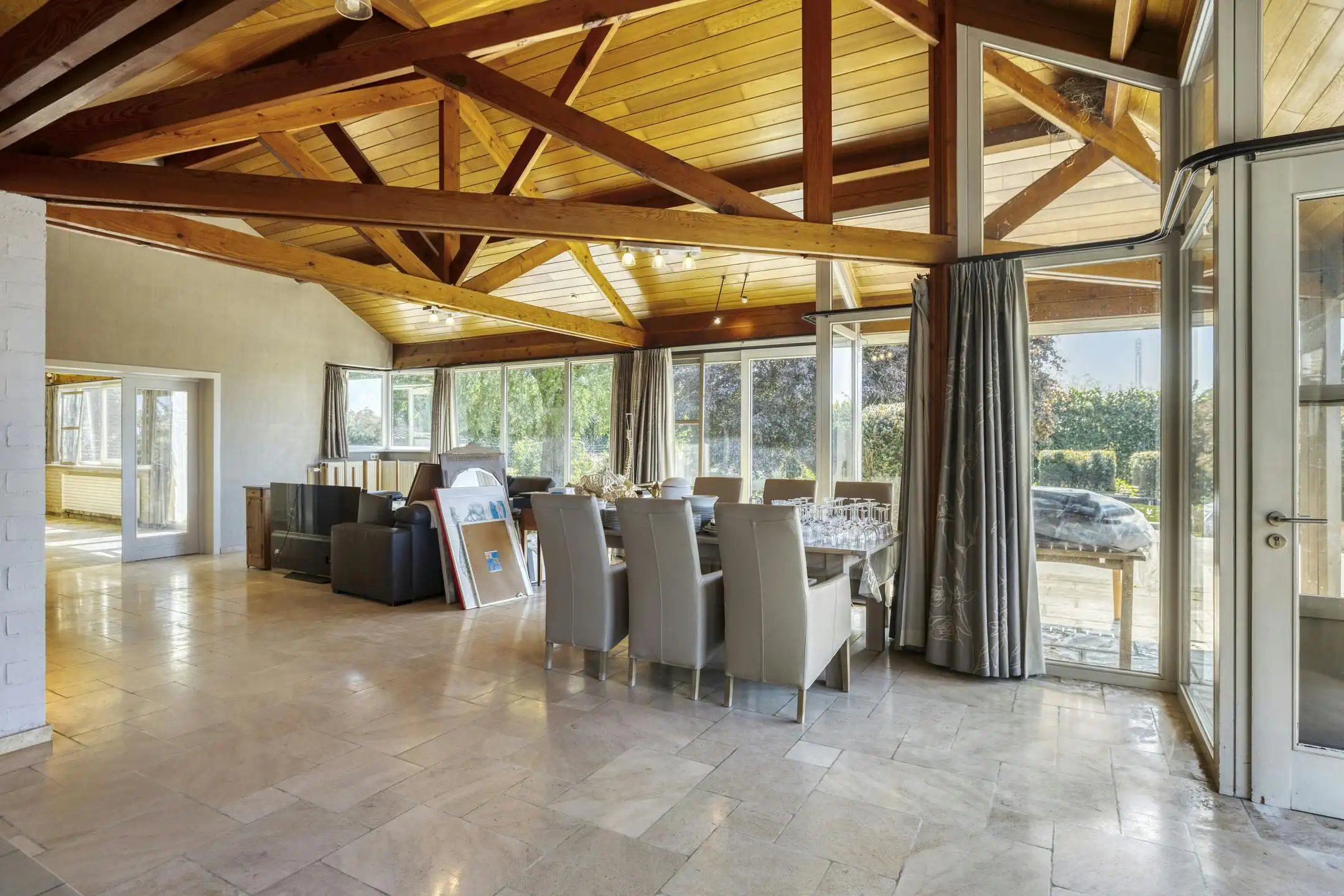 Ruime woning met 5 slaapkamers, tuin en garage te Lo-Reninge. foto 15